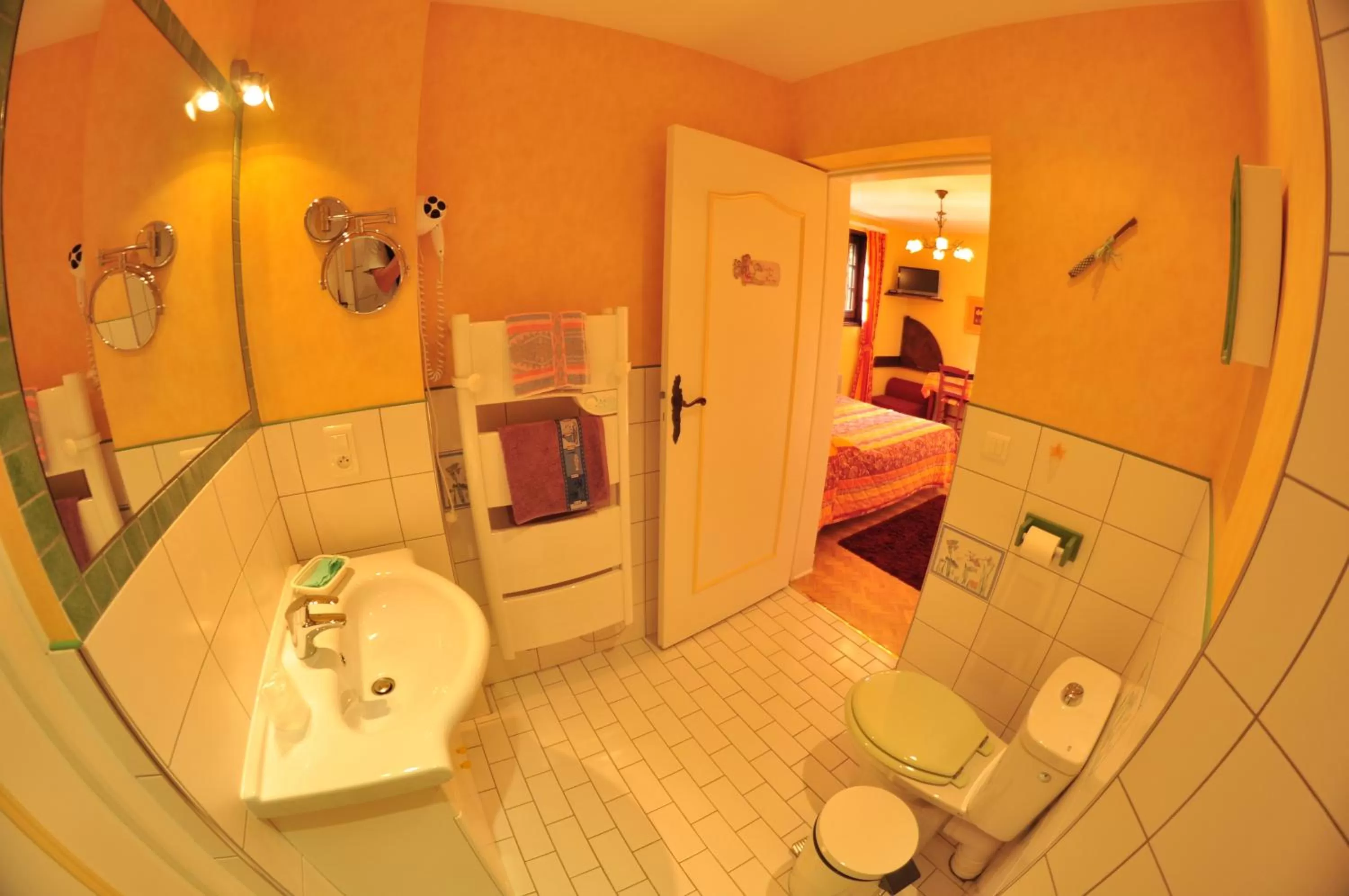 Bathroom in Hôtel-Logis La Coraline