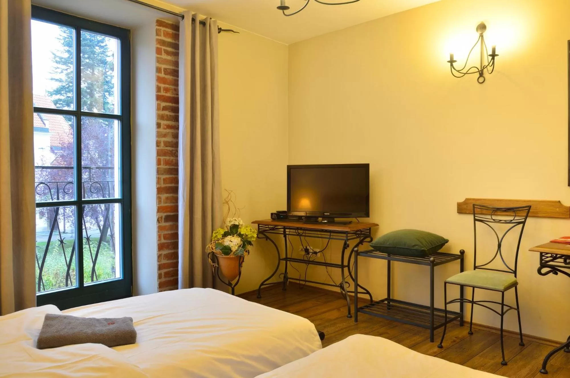 TV/Entertainment Center in Hotel and restaurant Via Ironia