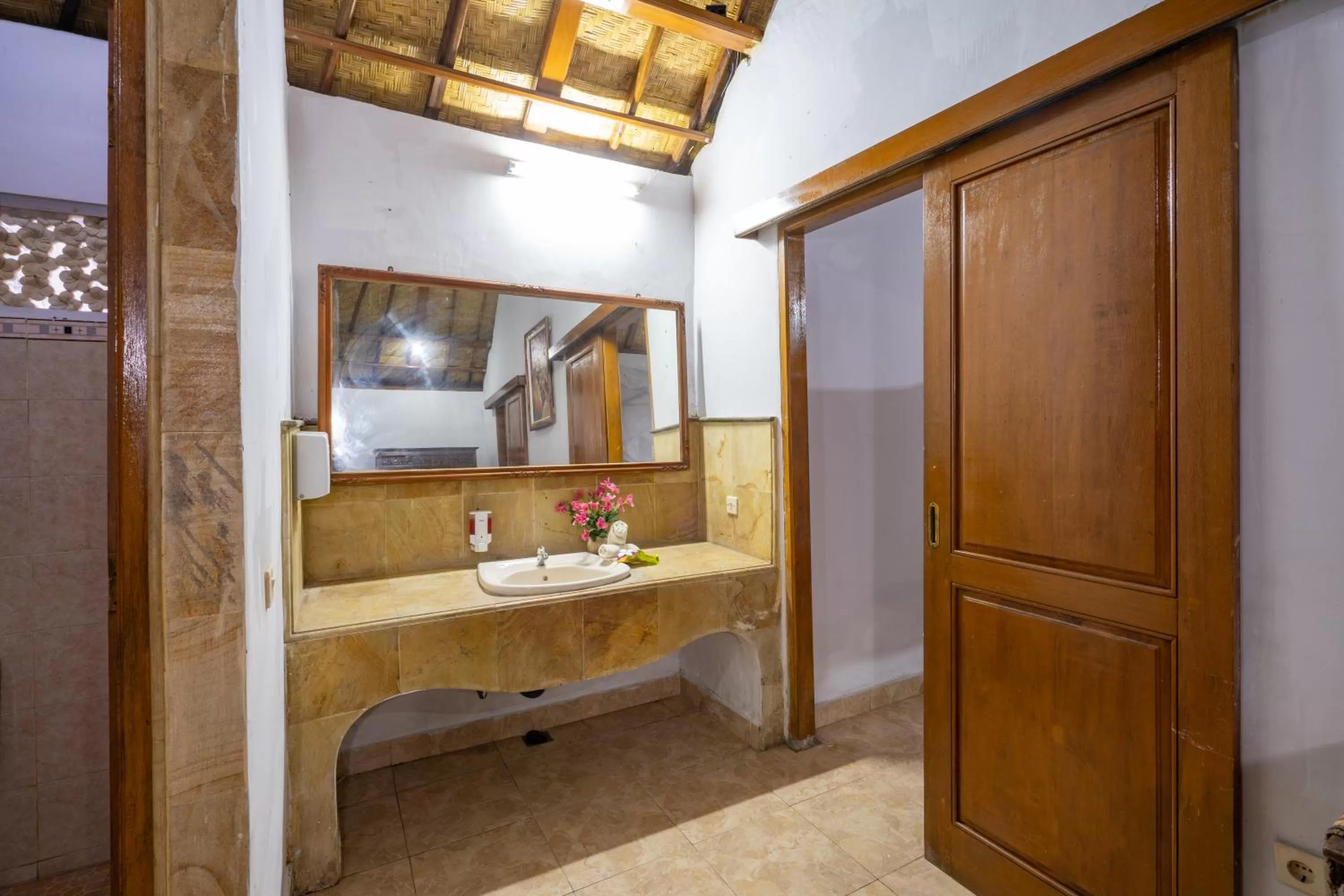 Bathroom in Mushroom Beach Bungalows