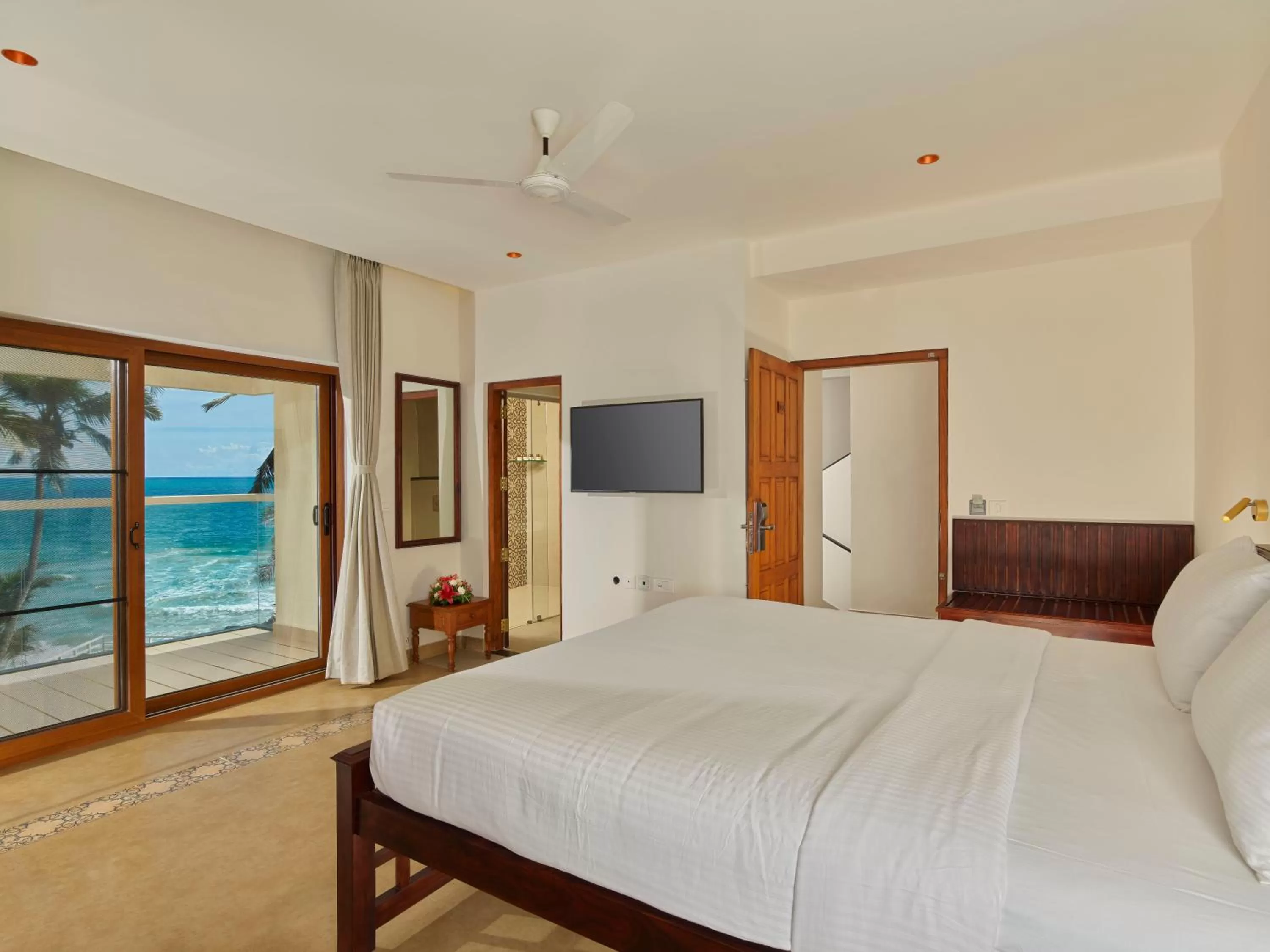 Sea view, Bed in Rockholm at the Light House Beach