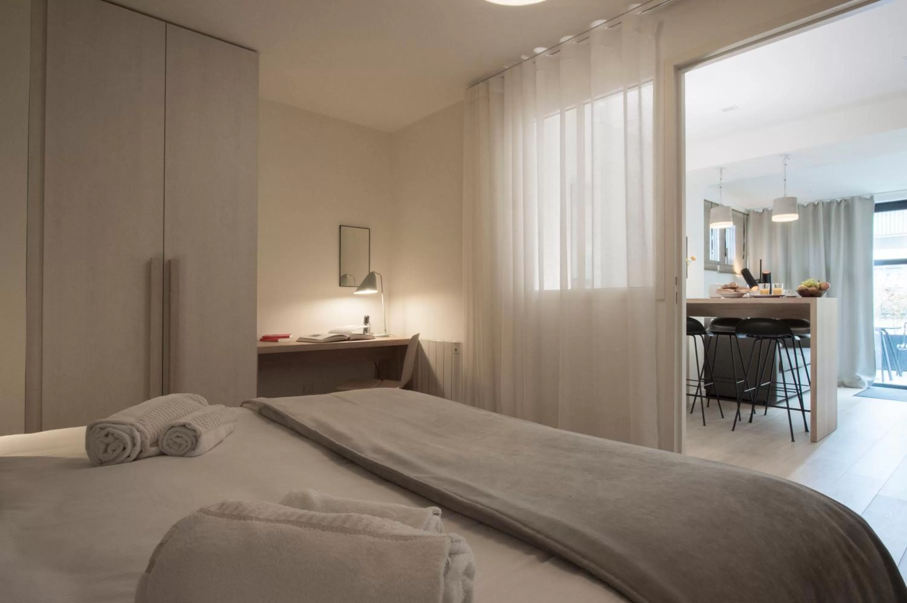 Balcony/Terrace, Bed in Le Génépy - Appart'hôtel de Charme