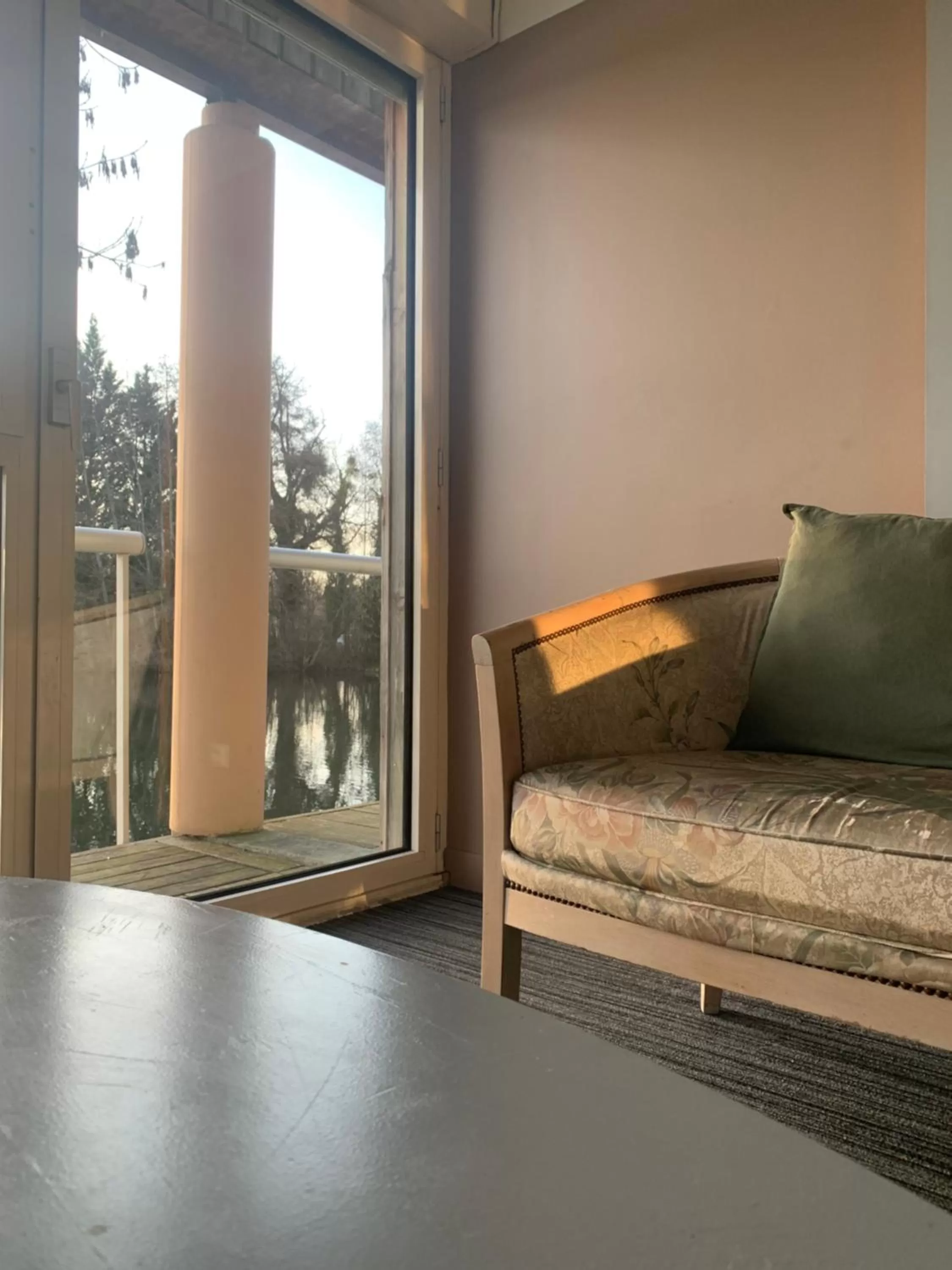 Seating area in Hôtel L'ile Du Saussay