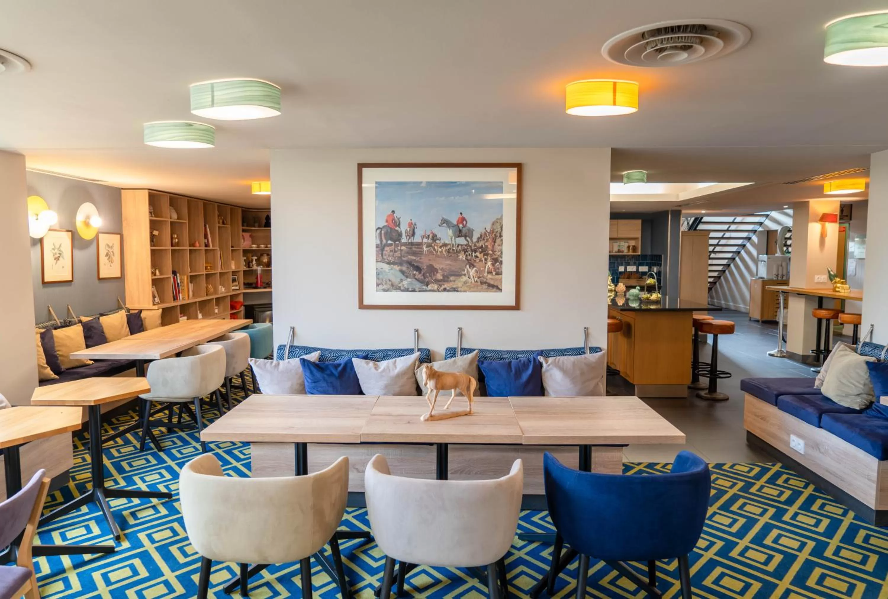 Seating area in Novotel Orléans Chemins De Sologne Demeures De Campagne