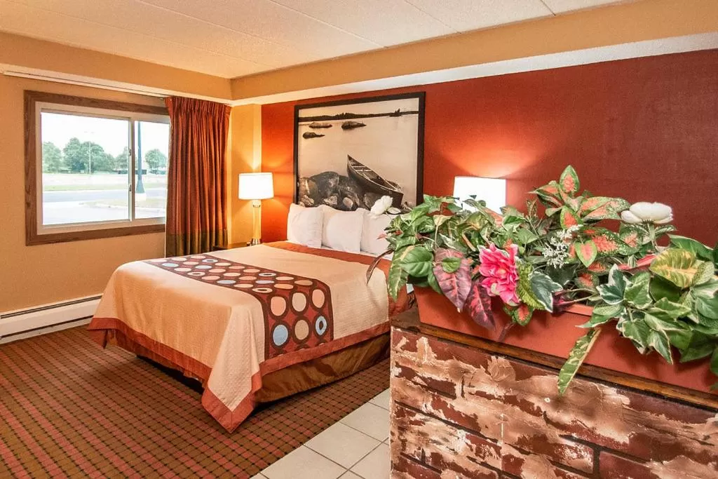Bed in Super 8 by Wyndham Brooklyn Center/MPLS