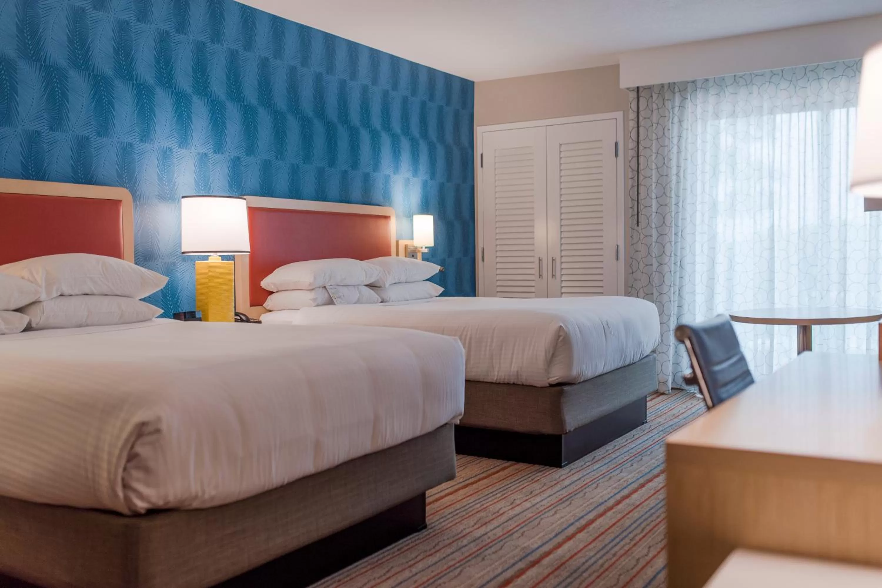 Bed in Howard Johnson by Wyndham Anaheim Hotel and Water Playground