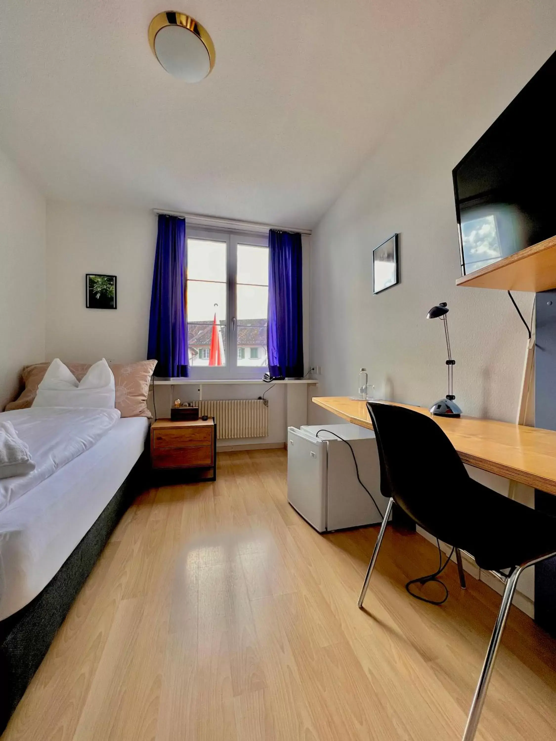 Budget Single Room in Hotel Hirschen Hinwil Budget Single Room in Hotel Hirschen Hinwil