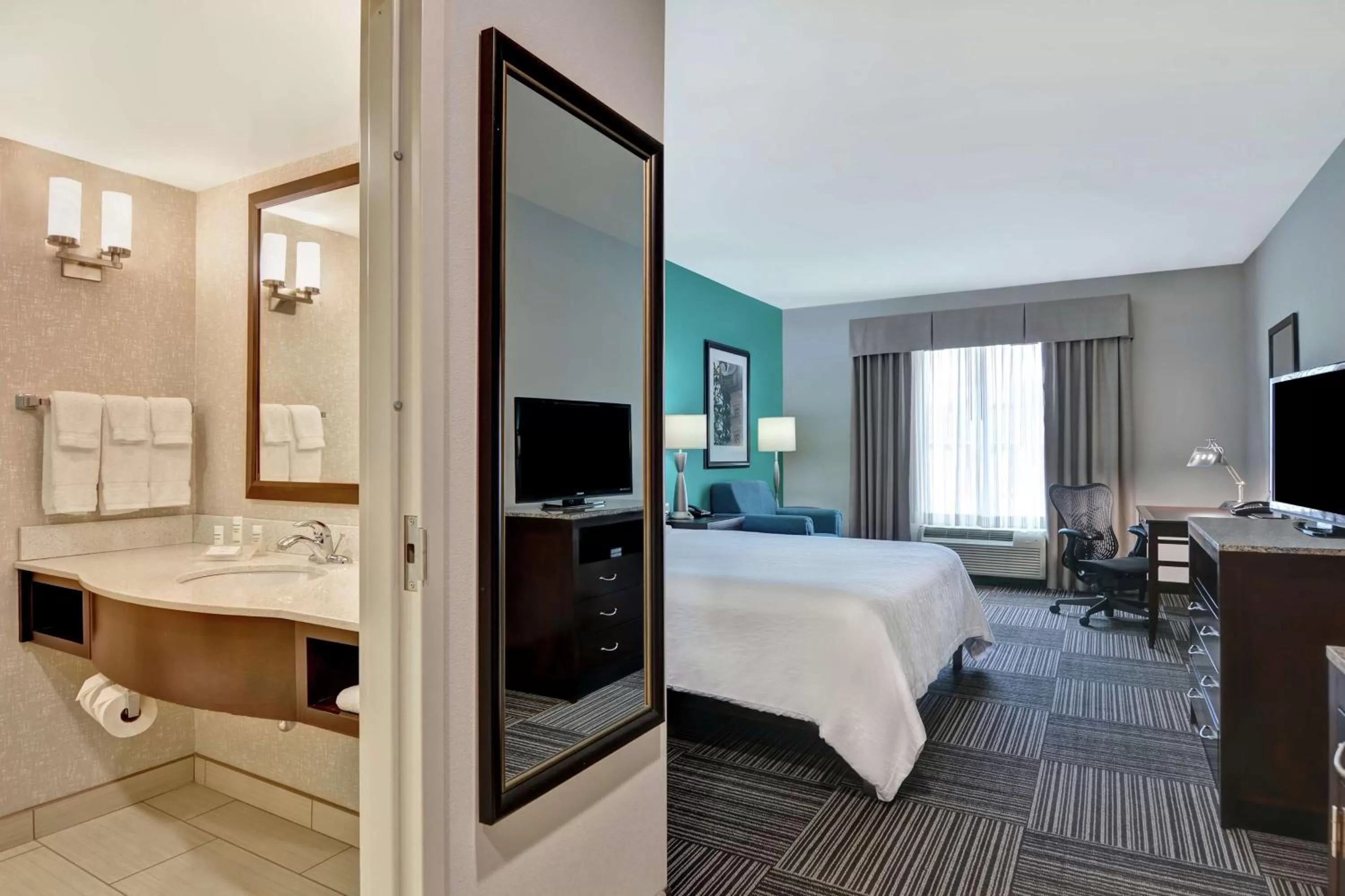 Bedroom, Bed in Hilton Garden Inn and Fayetteville Convention Center