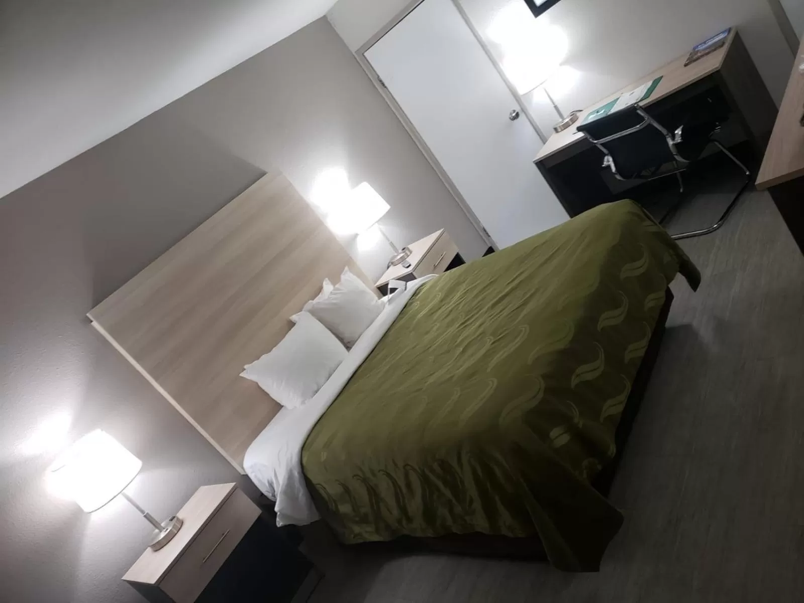 Superior Queen Room in Quality Inn Airport East