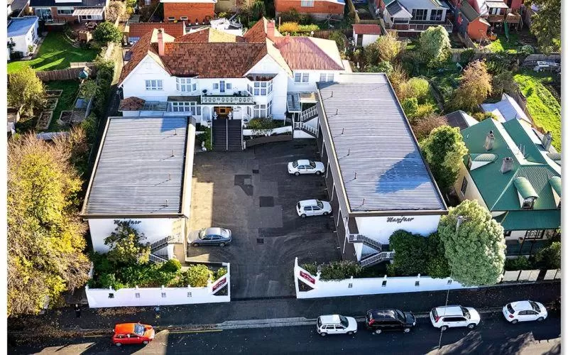 Bird's eye view in Motel Mayfair on Cavell