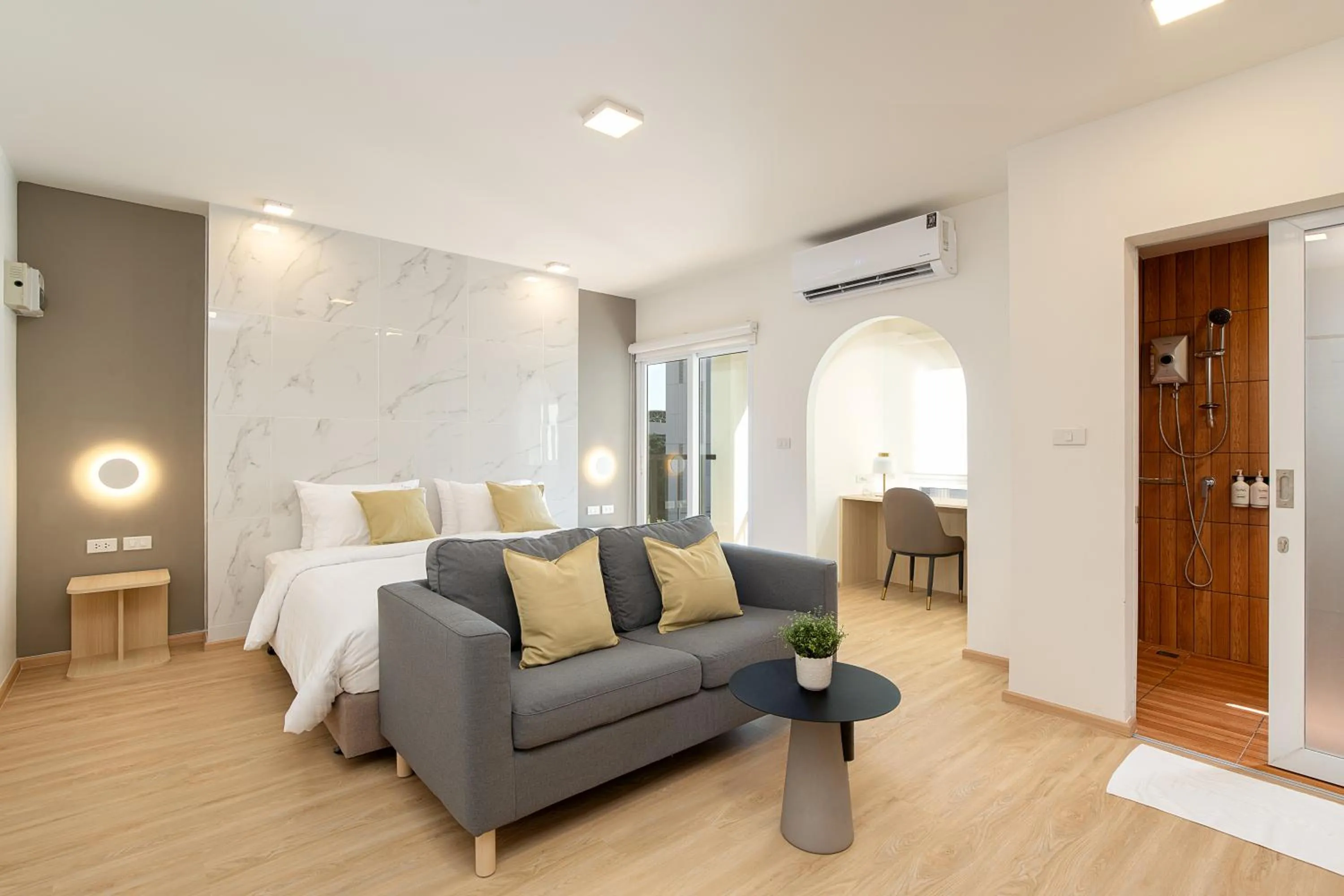 Photo of the whole room, Bed in Diya Hotel Bangkok