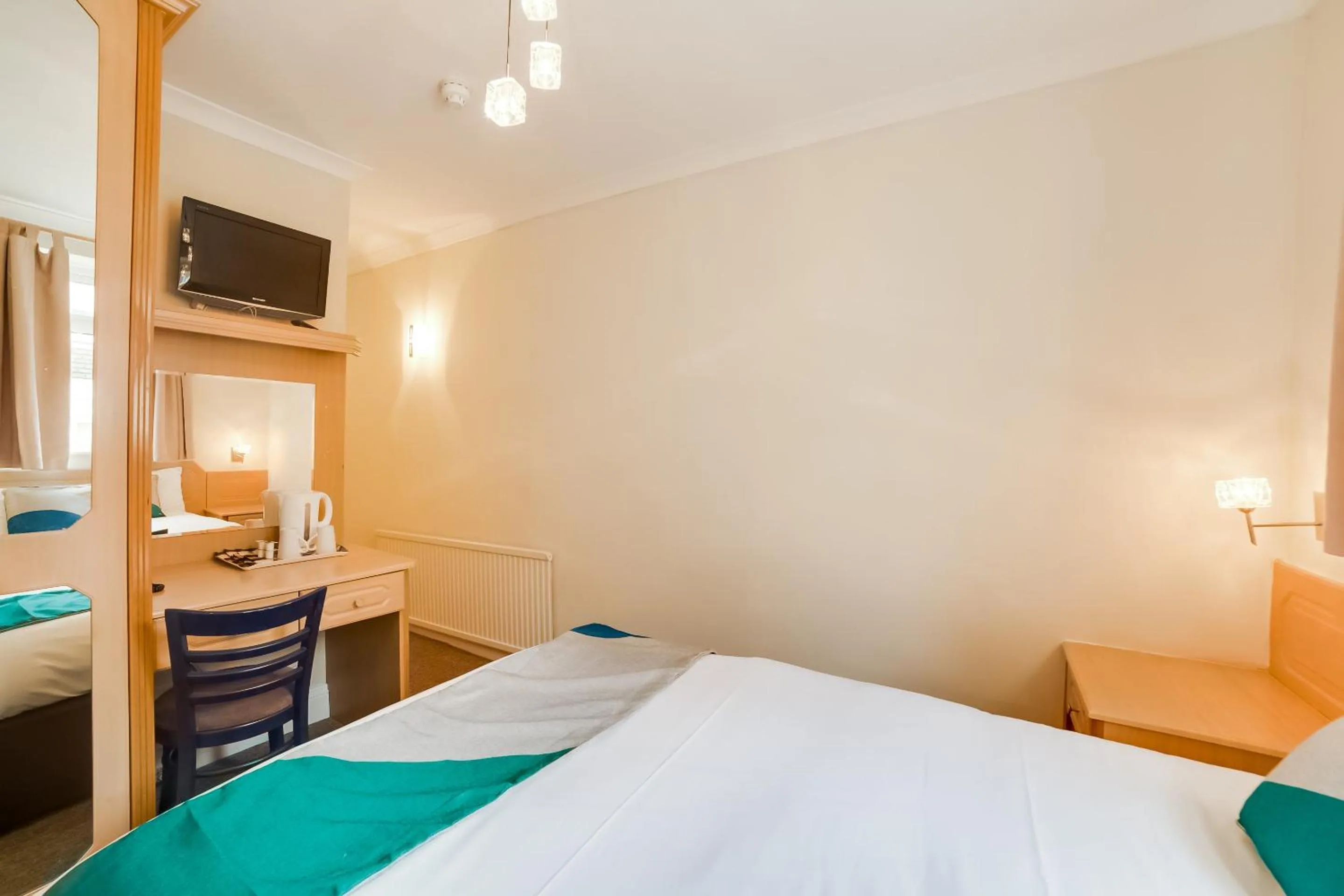 Standard Double Room in OYO Gulliver's