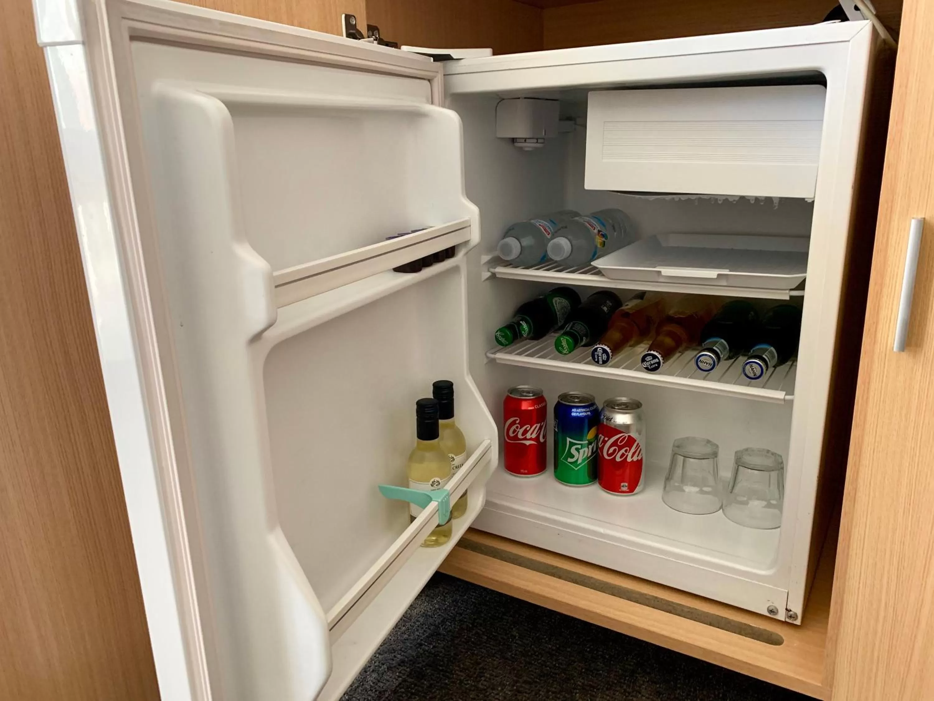 Alcoholic drinks in Ensenada Motor Inn and Suites