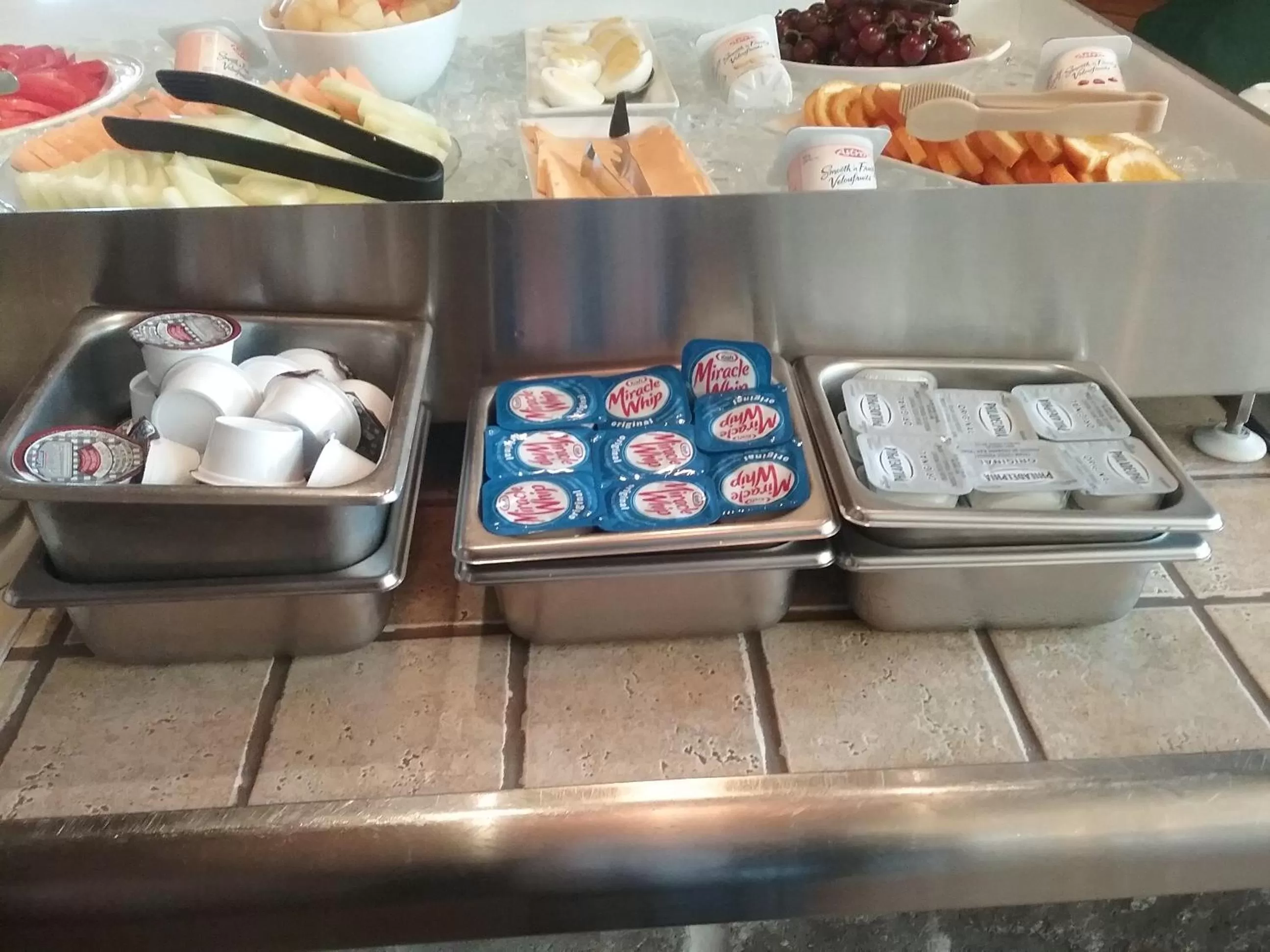 Continental breakfast in Hôtel Travelodge by Wyndham Victoriaville