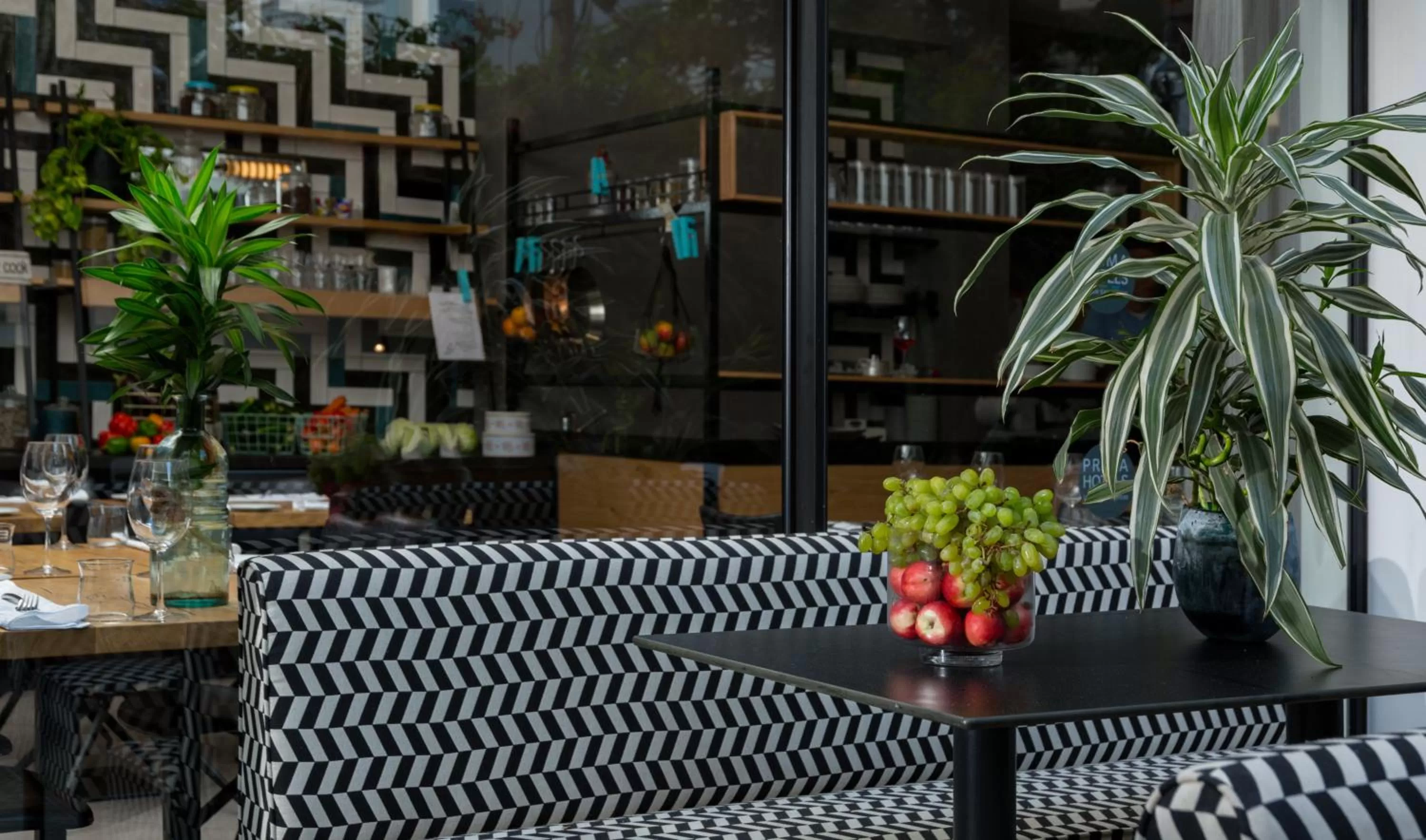 Restaurant/places to eat in Prima City Hotel