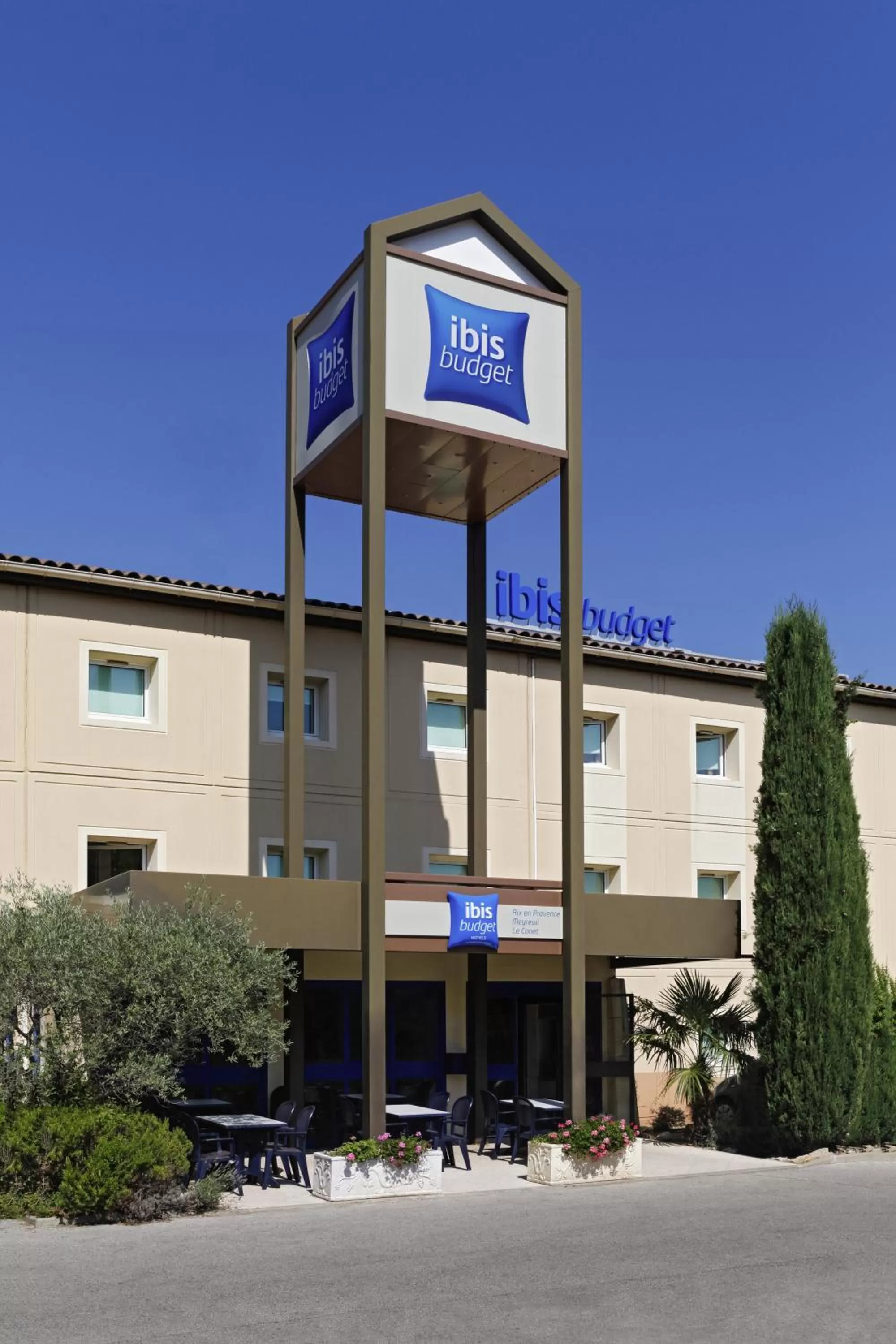 Facade/entrance, Property Building in IBIS Budget Aix en Provence Est Le Canet