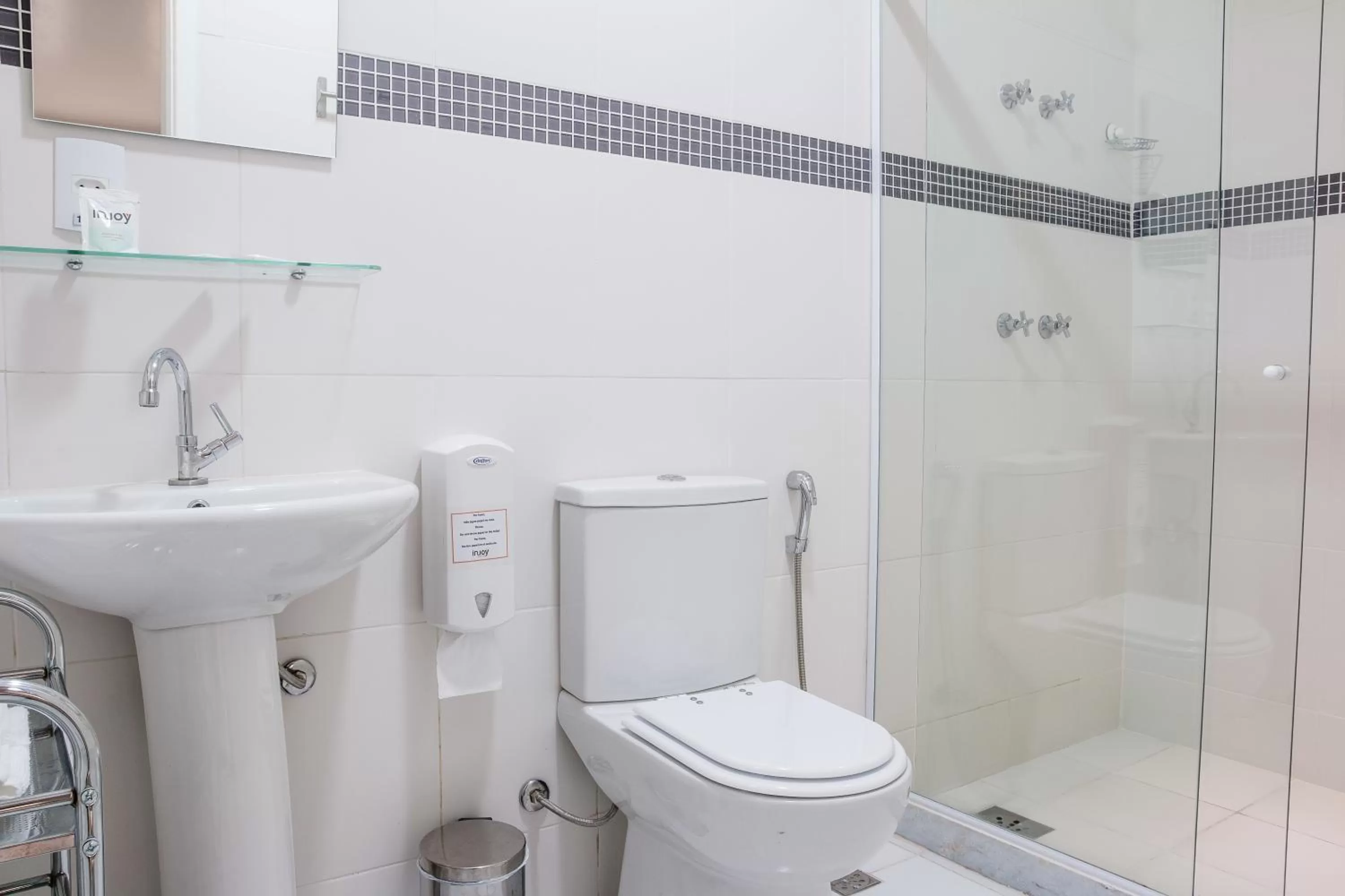 Bathroom in Injoy Suítes & Aparts