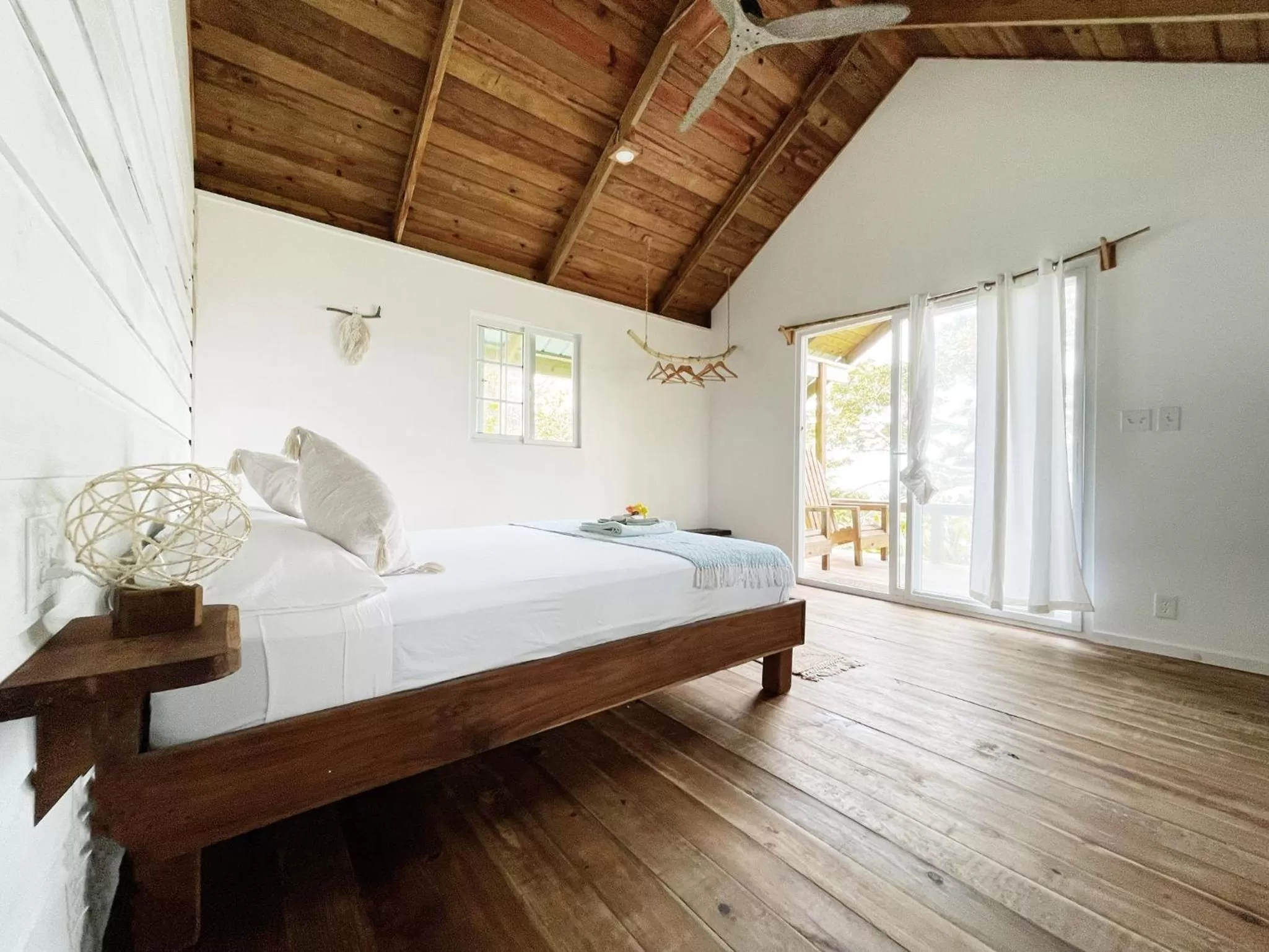 Photo of the whole room, Bed in Bird Island Bungalows