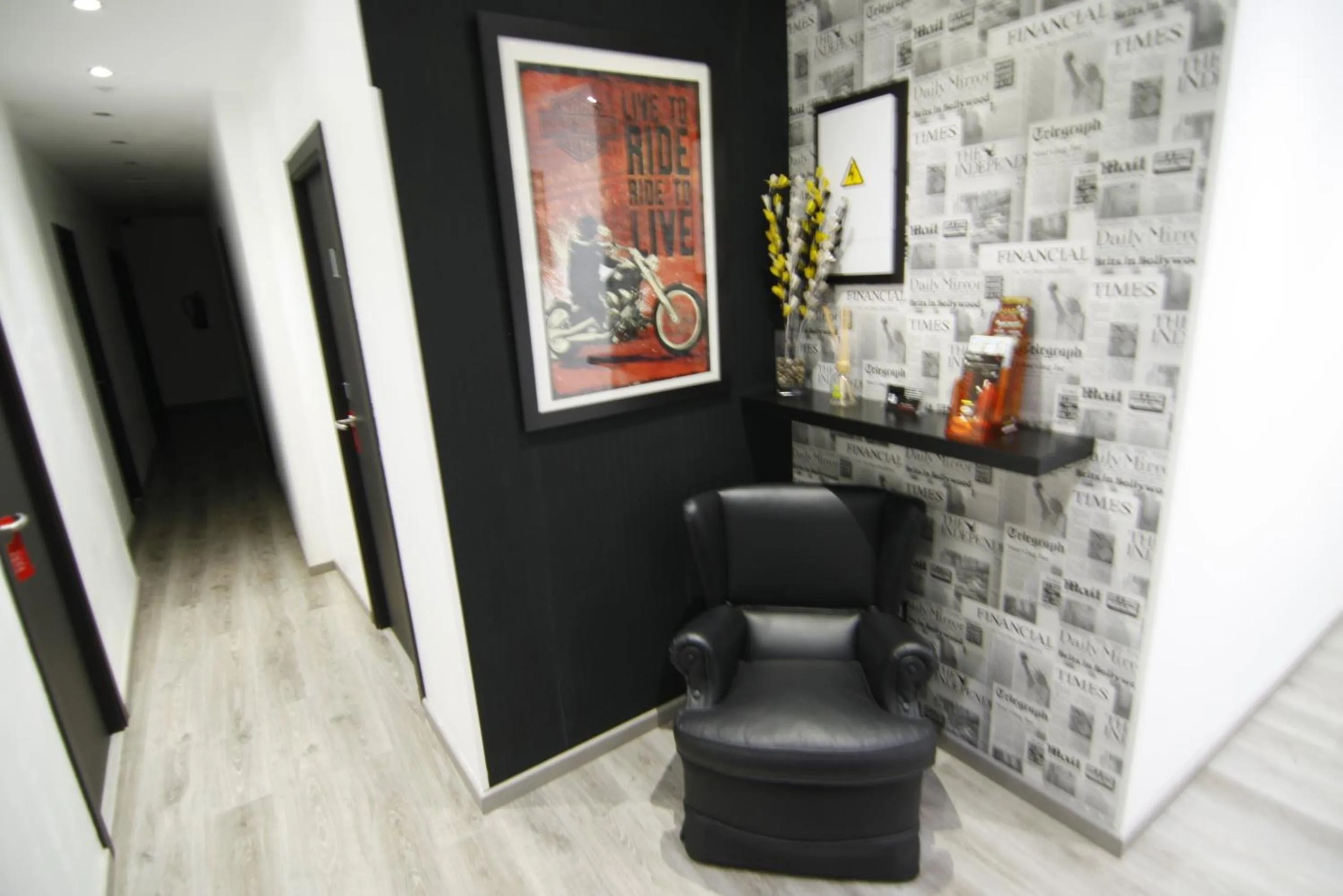 Lobby or reception in Hostal MH Fuencarral