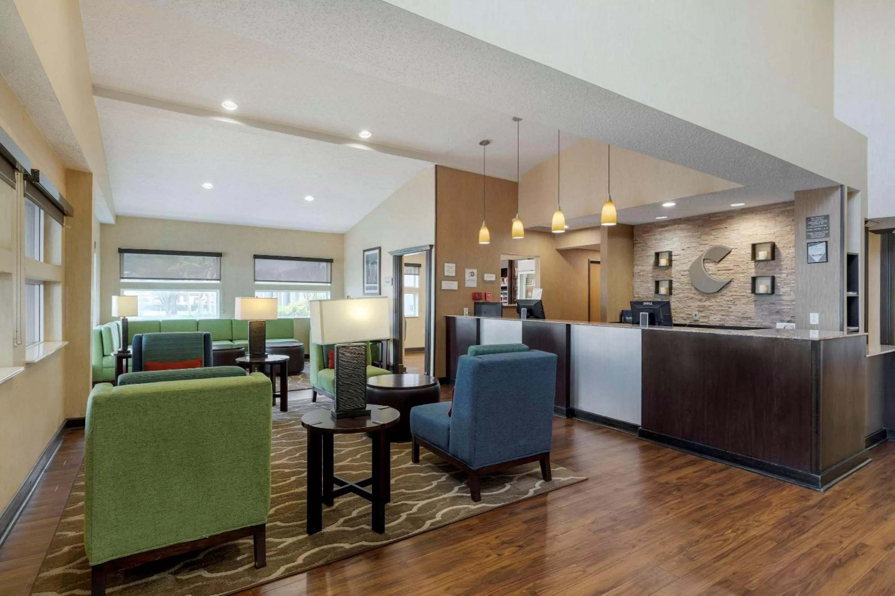 Lobby or reception in Comfort Suites DFW Airport
