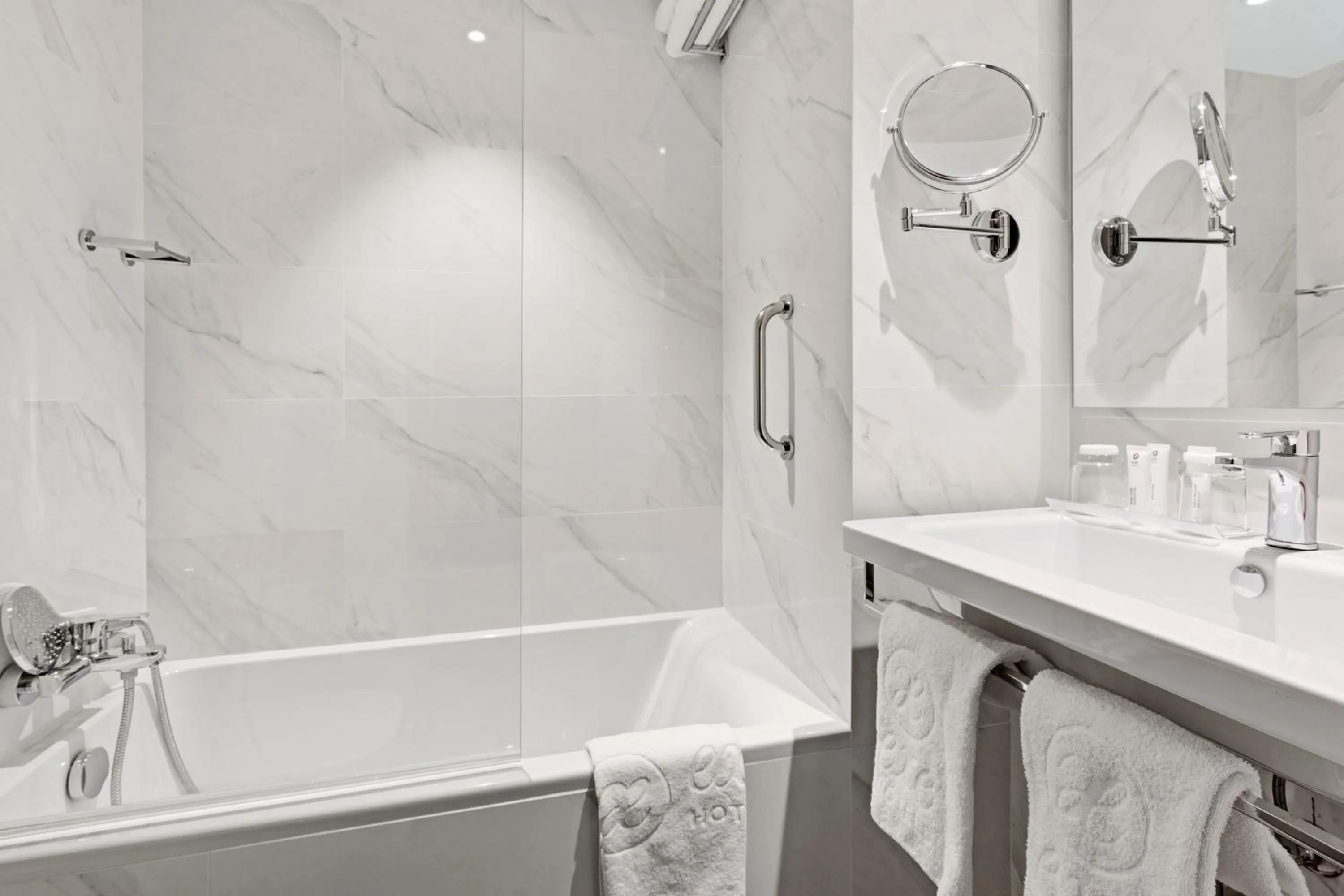 Bathroom in Exe Paris Centre