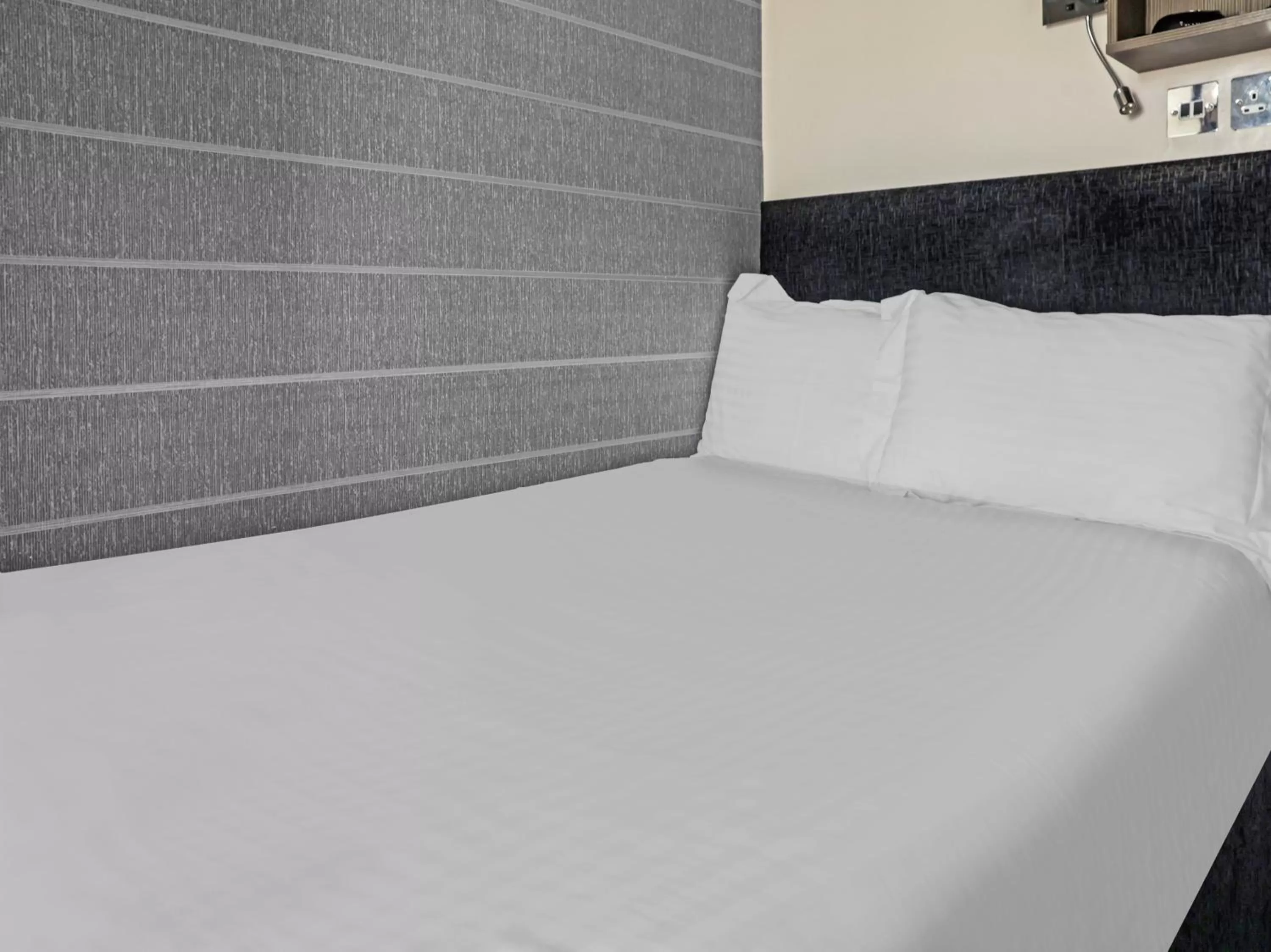 Bedroom, Bed in Dryfesdale Hotel - BW Signature Collection