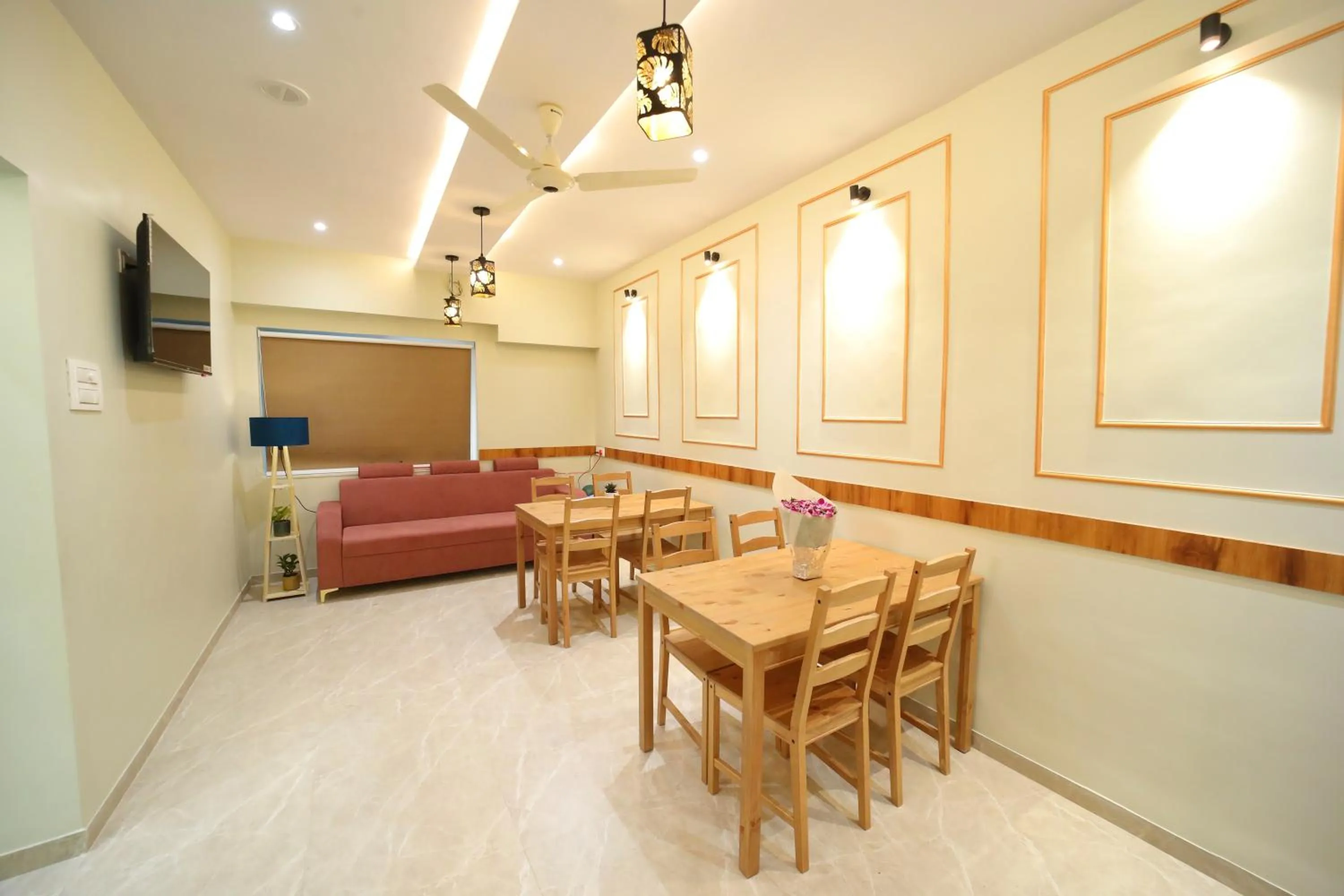 Communal lounge/ TV room in HOTEL ALFA EXECUTIVE