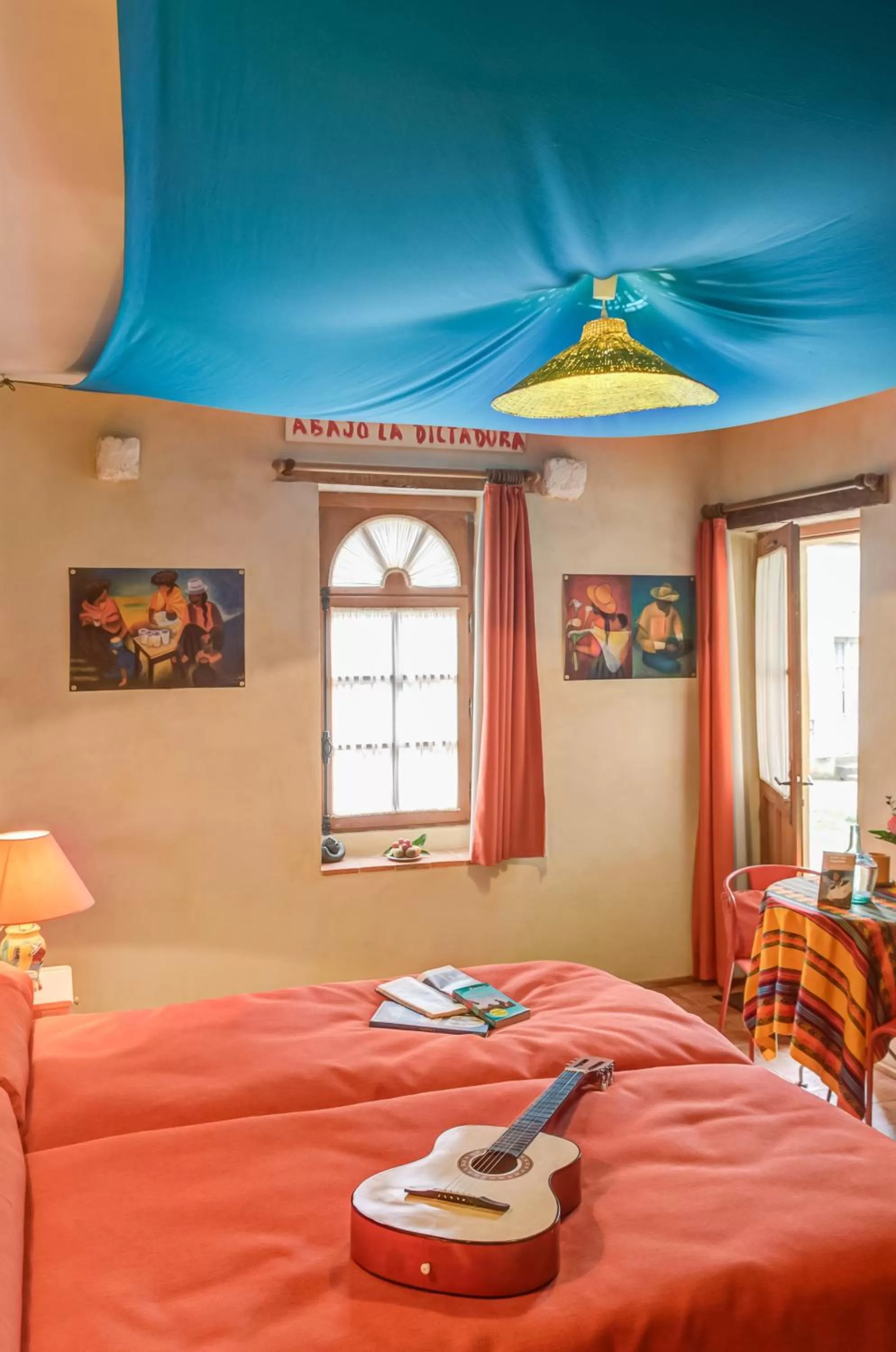 Photo of the whole room, Bed in Hôtel des 4 continents - Le Mans