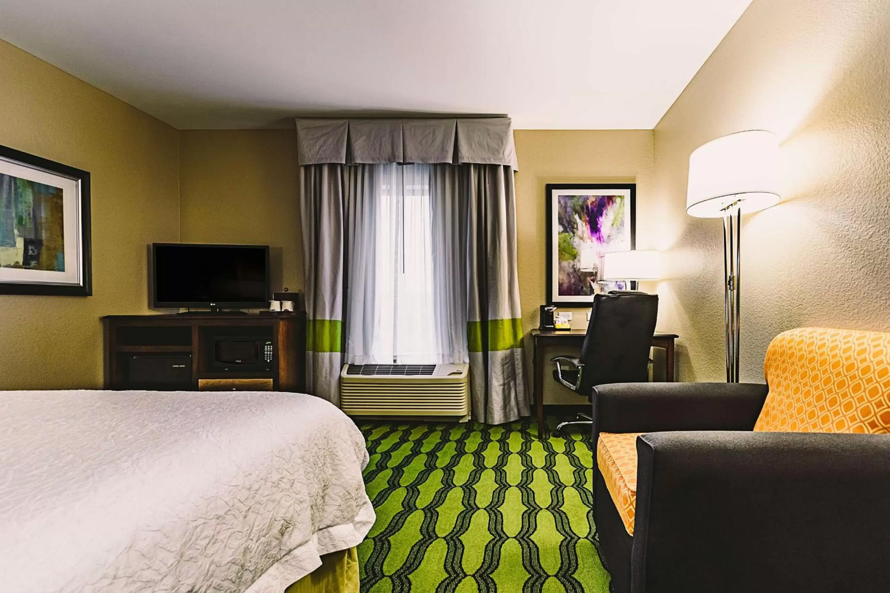 King Room - Hearing Access/Non-Smoking in Hampton Inn Niagara Falls/ Blvd King Room - Hearing Access/Non-Smoking in Hampton Inn Niagara Falls/ Blvd