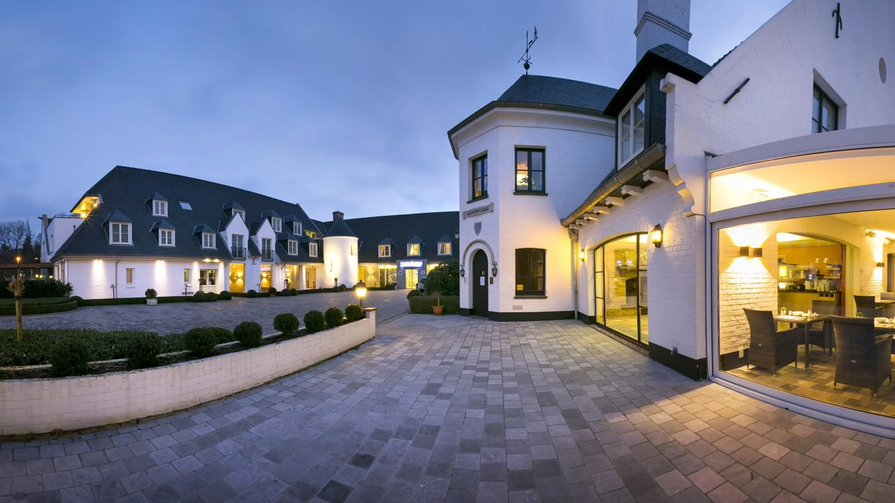 Facade/entrance in Hotel Restaurant Weinebrugge