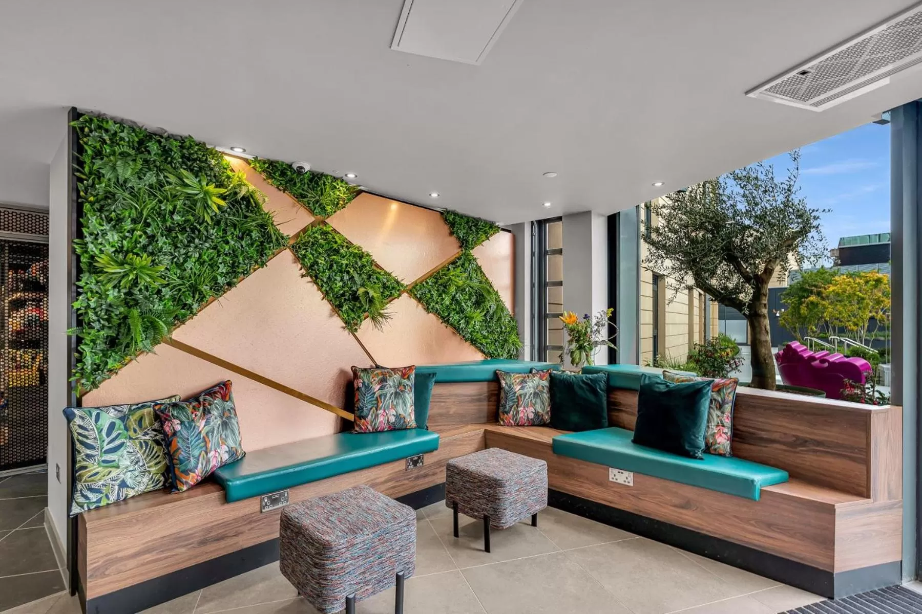 Lobby or reception in Roomzzz Edinburgh