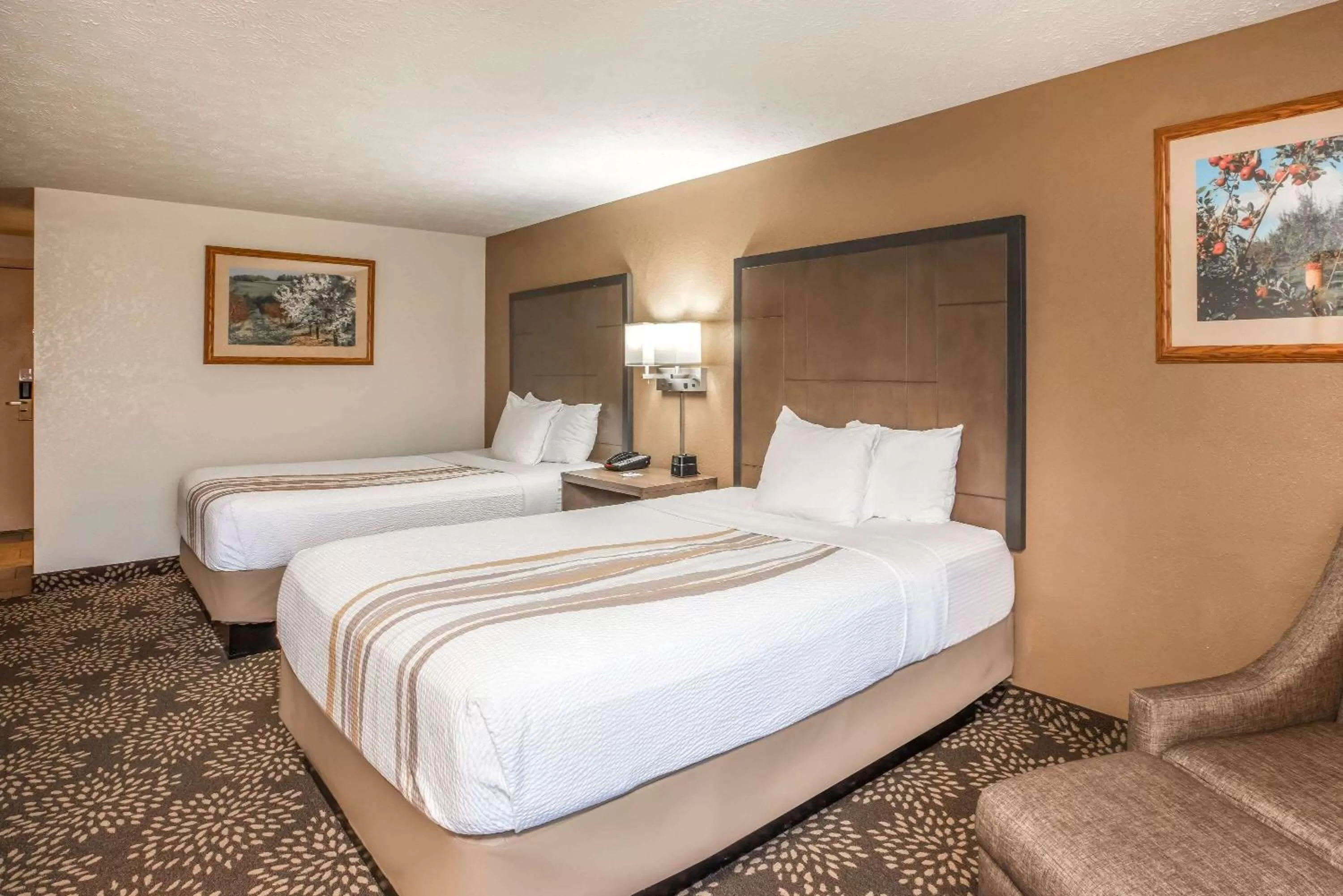 Photo of the whole room, Bed in La Quinta by Wyndham Wenatchee