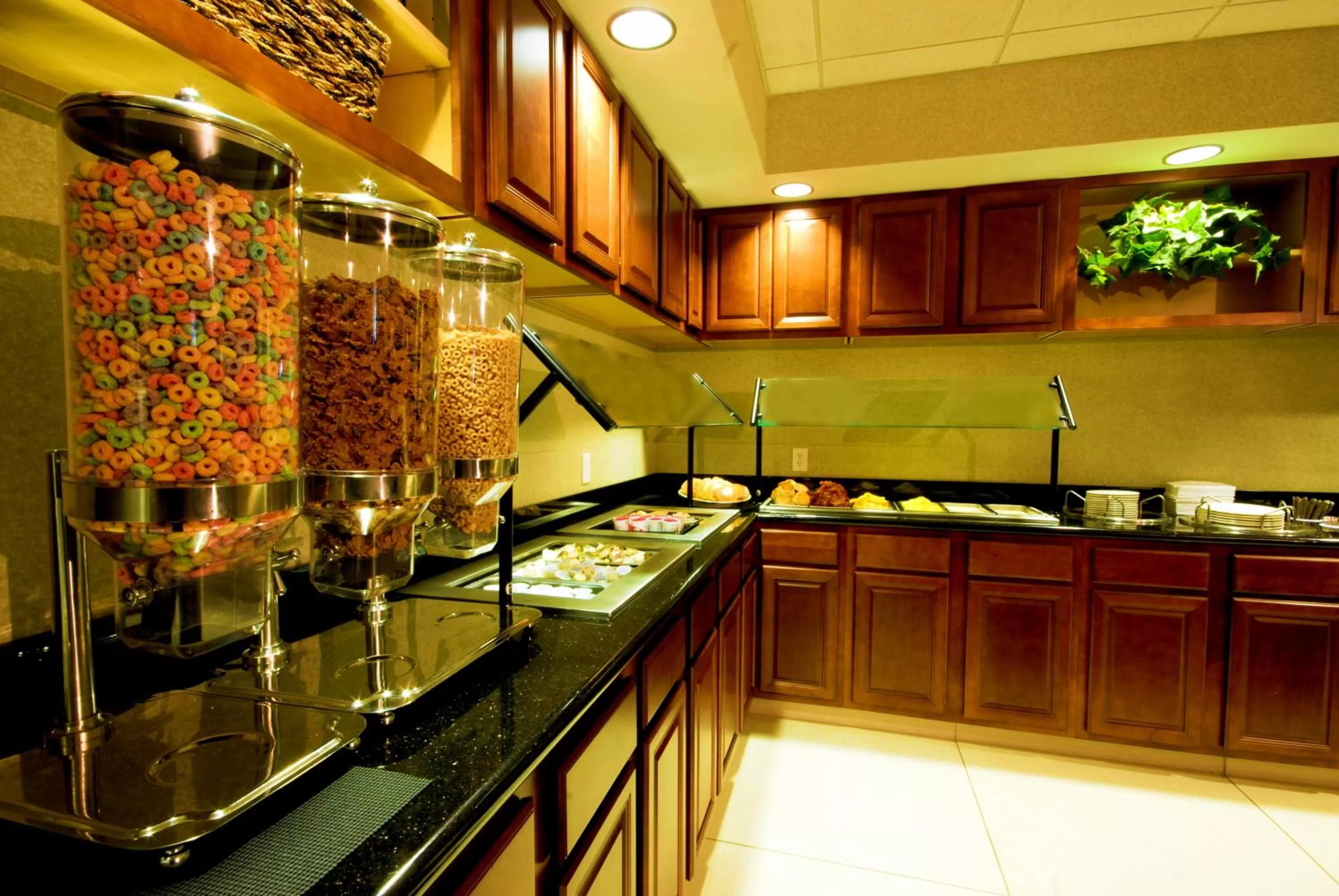 Buffet breakfast in Hawthorn Extended Stay by Wyndham Kingsland