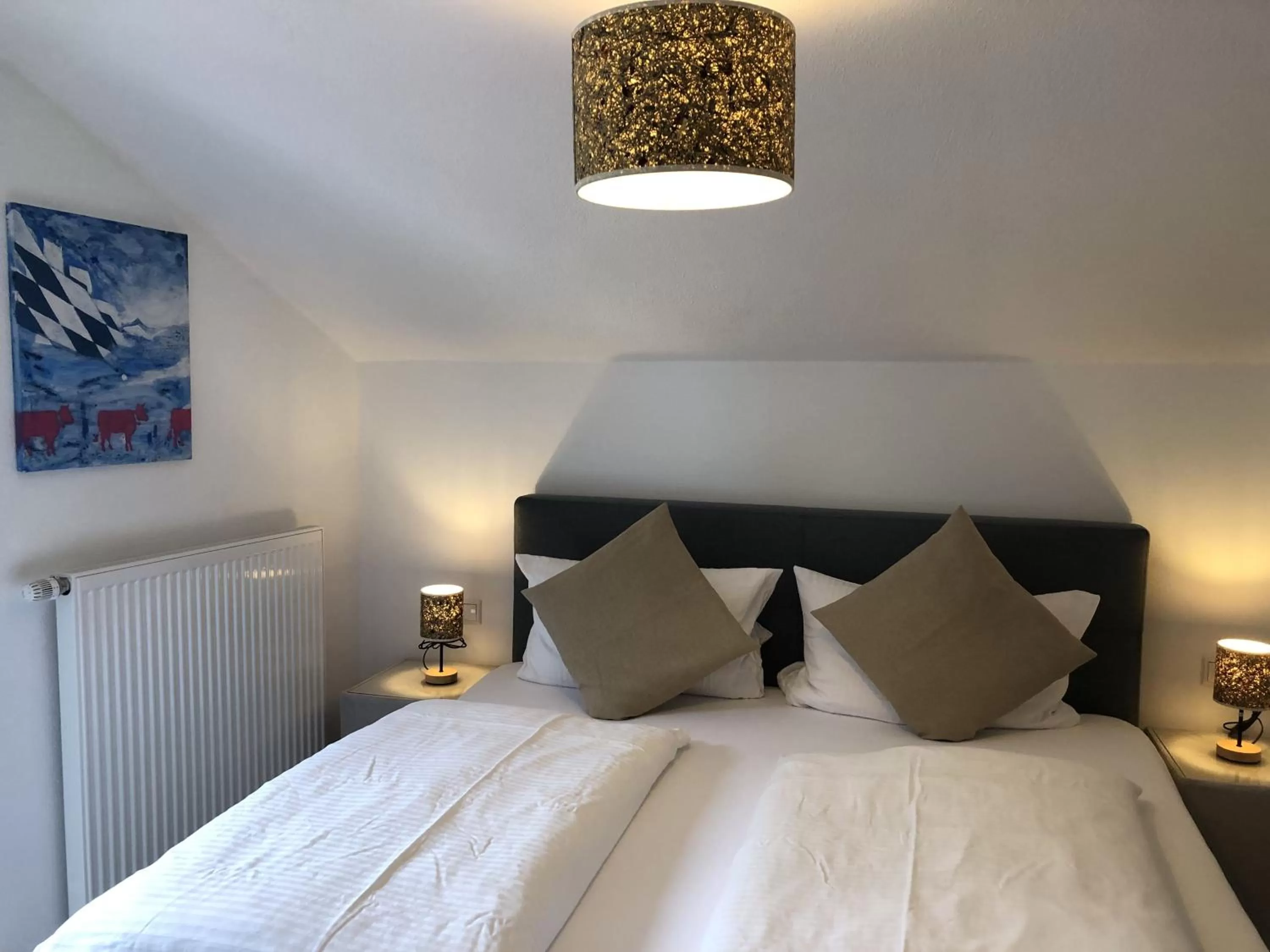 Bed in Pension und Ferienwohnung Frech