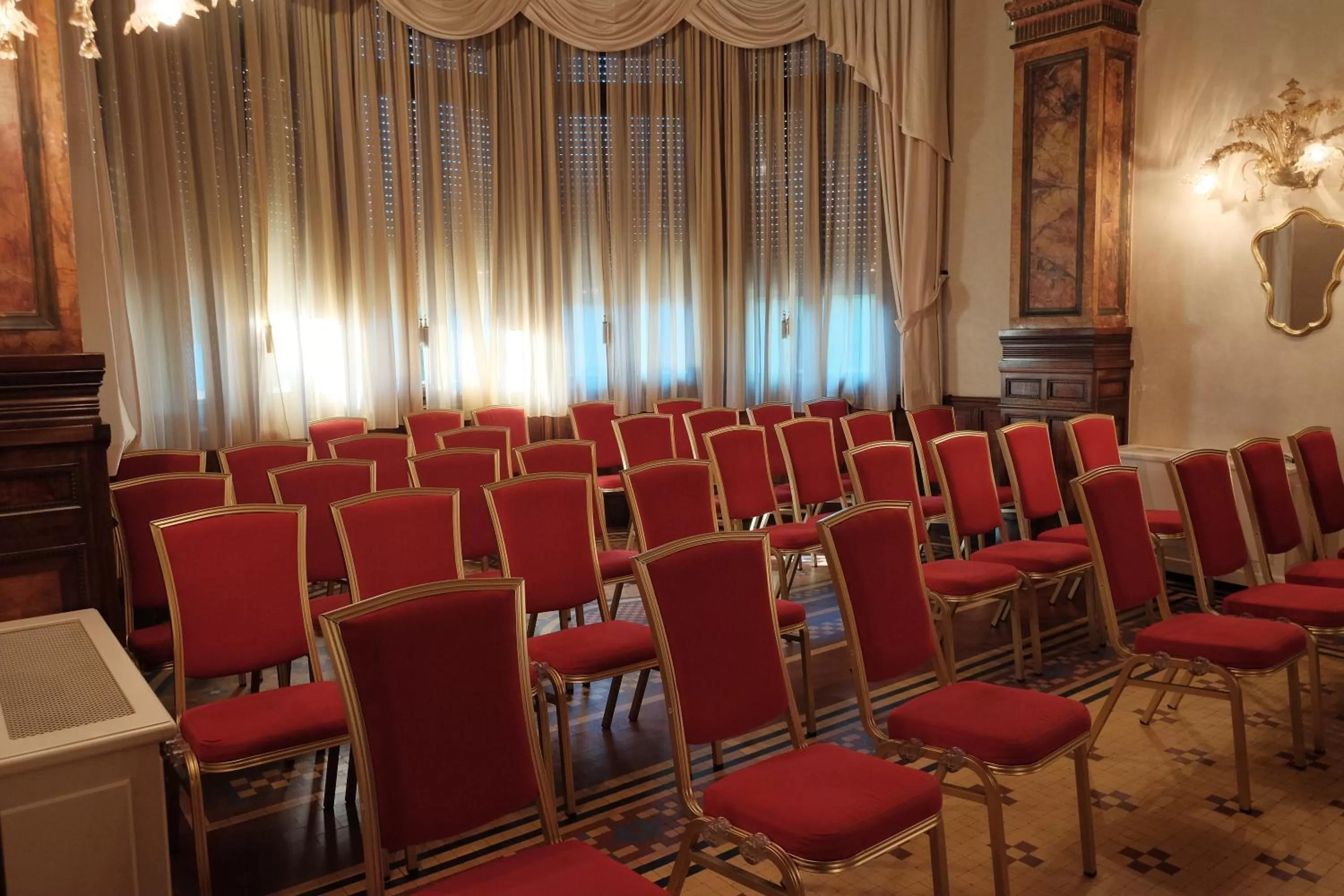 Business facilities in Hotel De La Ville