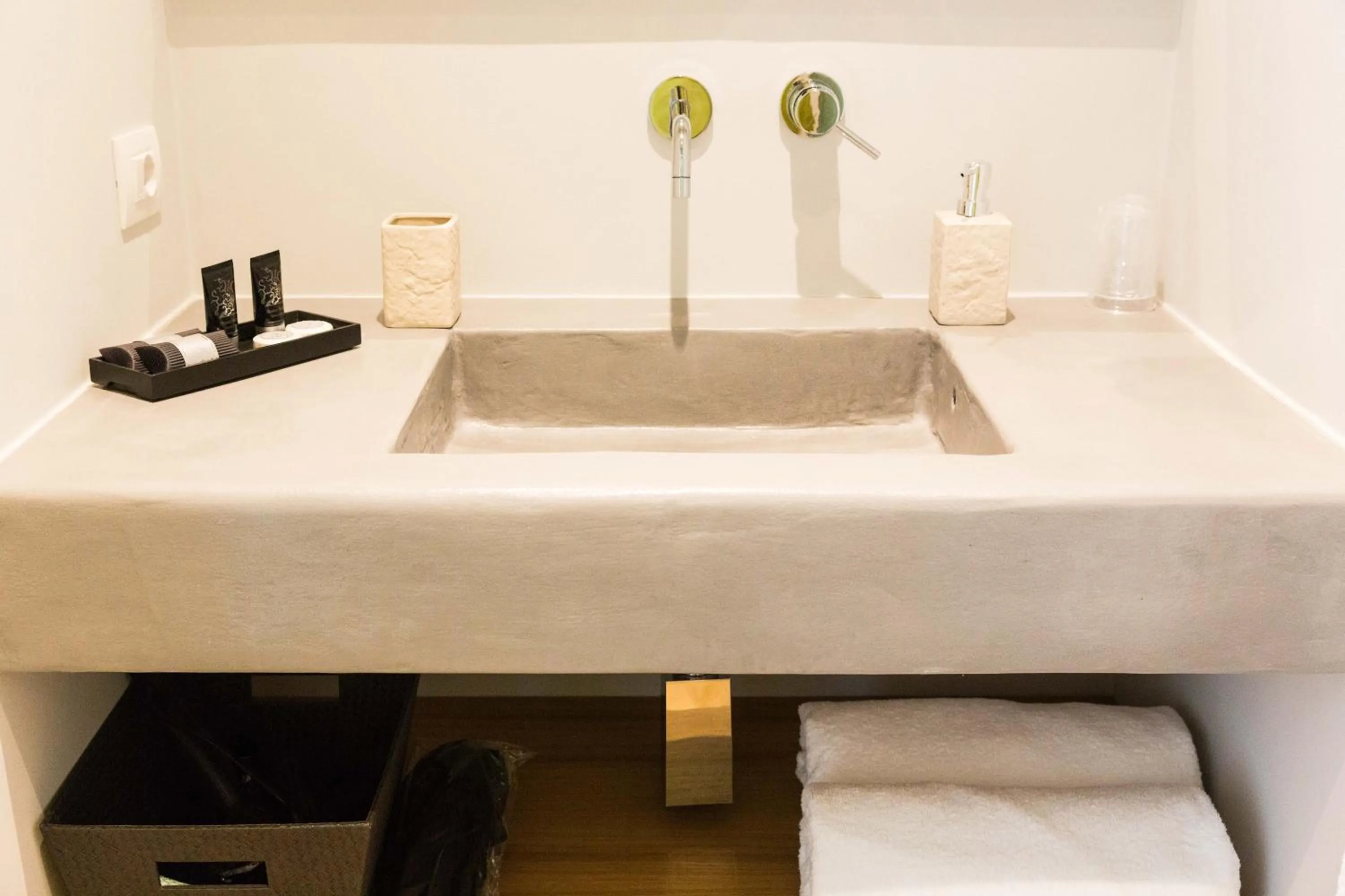 Bathroom in 200 ROOMS & TERRACE