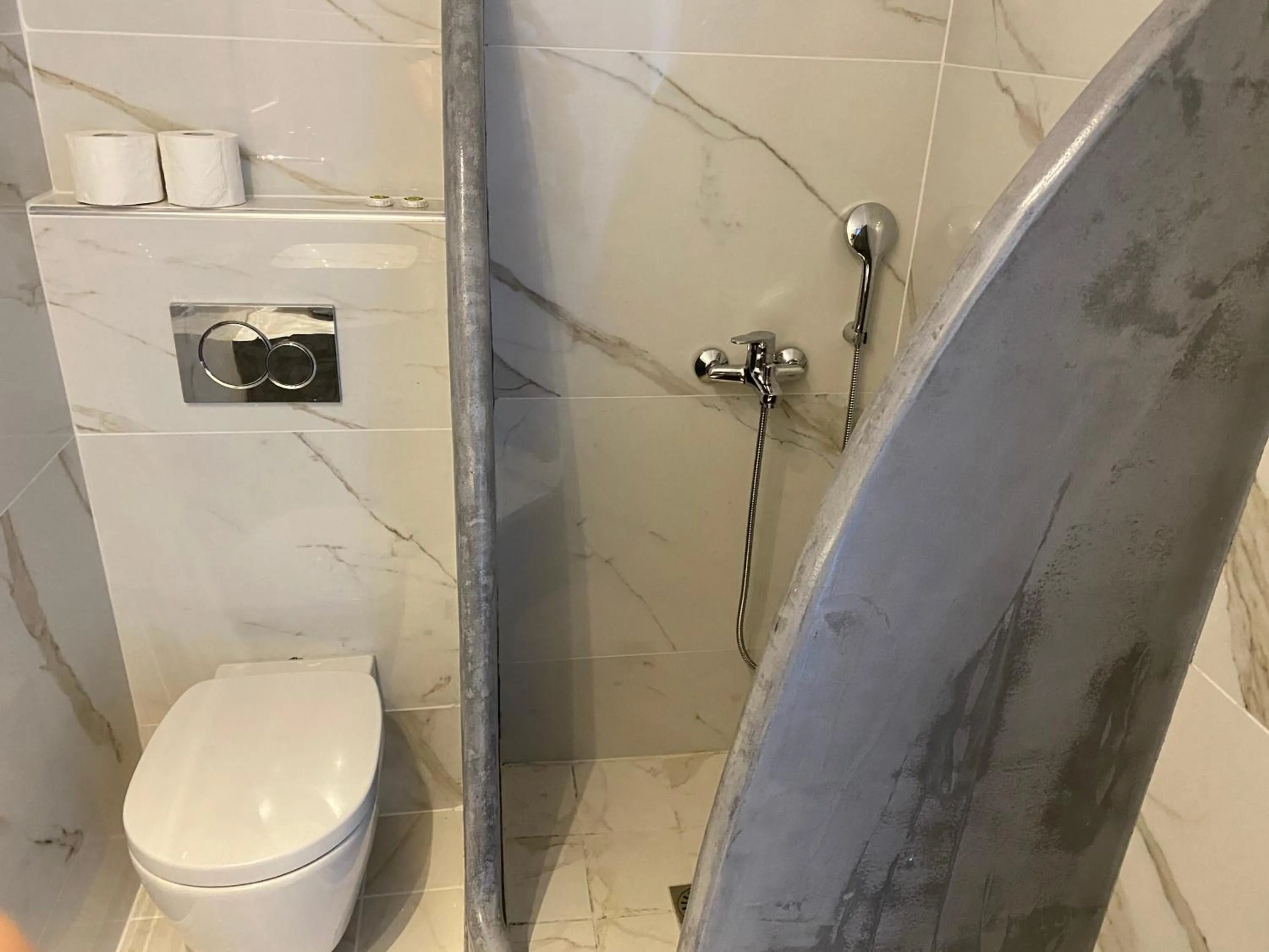 Shower in Hotel Hellas