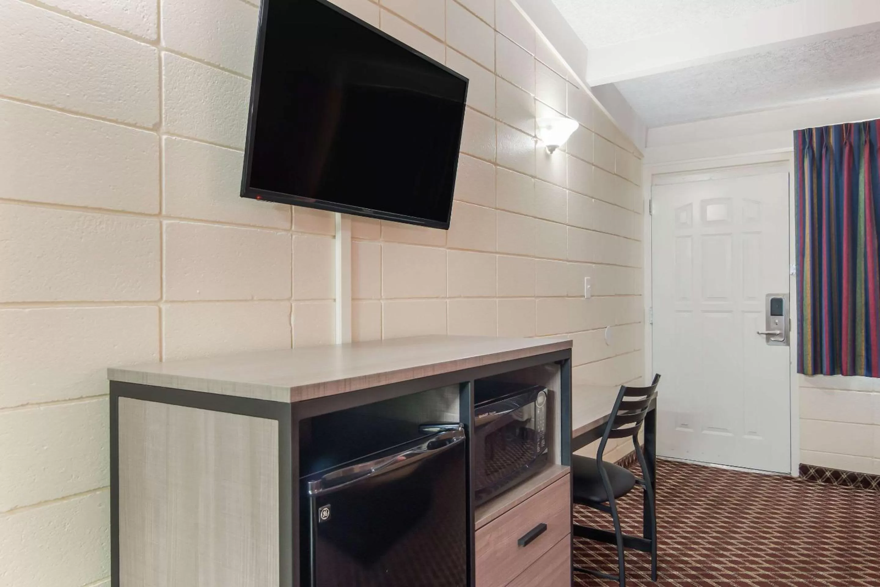 Photo of the whole room in Rodeway Inn