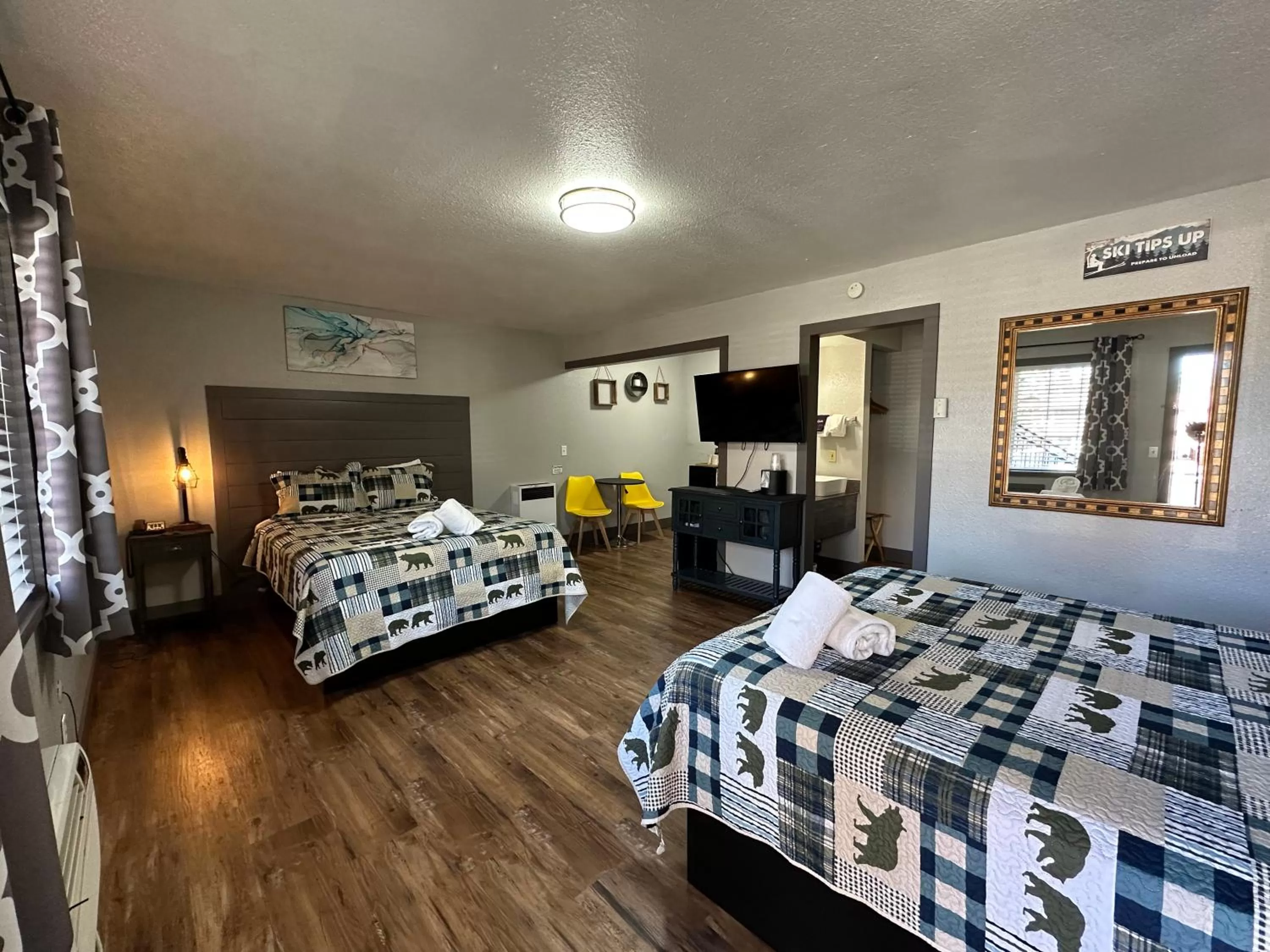 Standard Queen Room with Two Queen Beds in Lake Ridge South Lake Tahoe