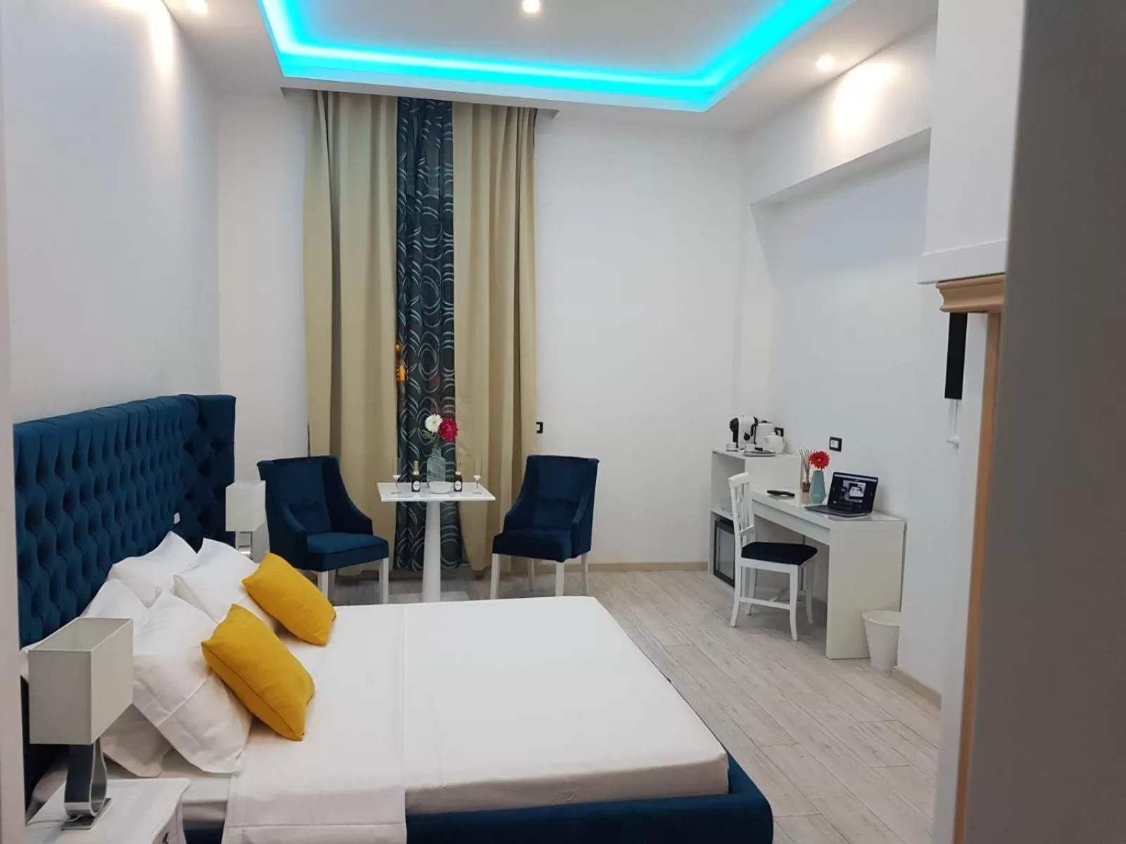 Photo of the whole room, Bed in Escape Luxury Suite - CA Domus Collection