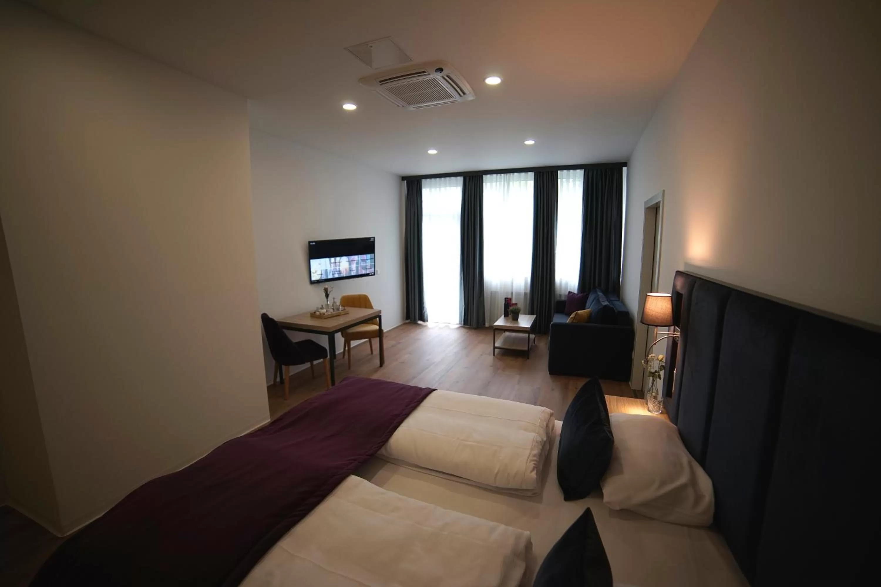 Photo of the whole room, Bed in DIWOTEL by Trip Inn Frankfurt Airport Dreieich