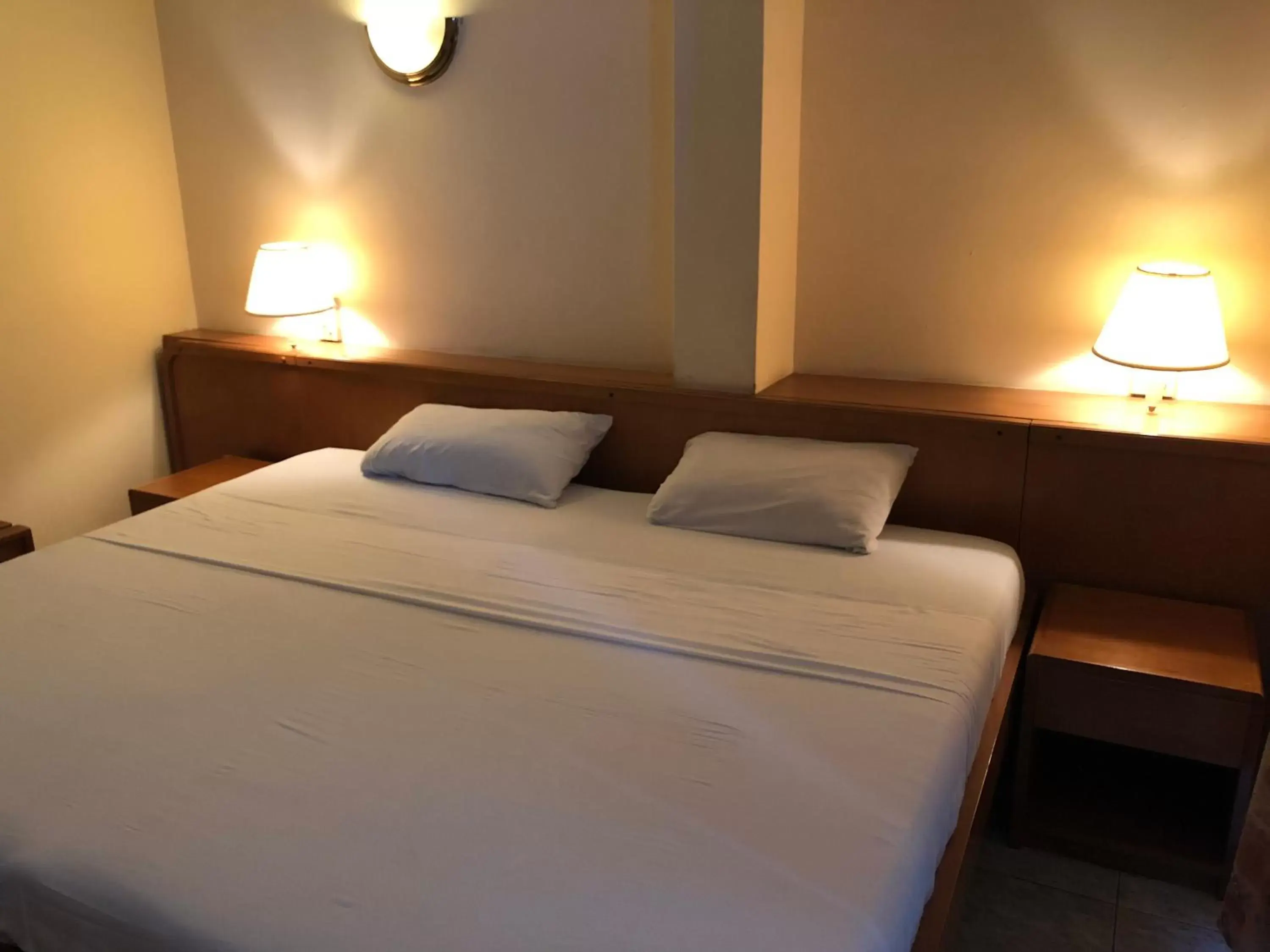 Deluxe Double Room in Maple Leaf Korean Hotel Deluxe Double Room in Maple Leaf Korean Hotel