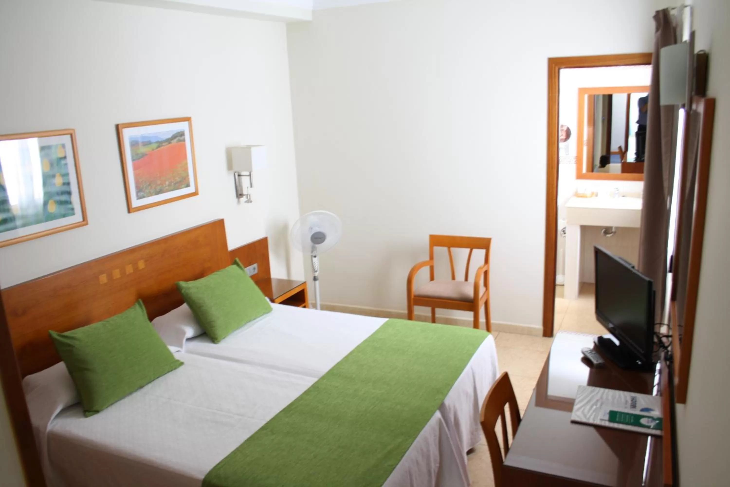 Photo of the whole room, Bed in Hotel Pujol