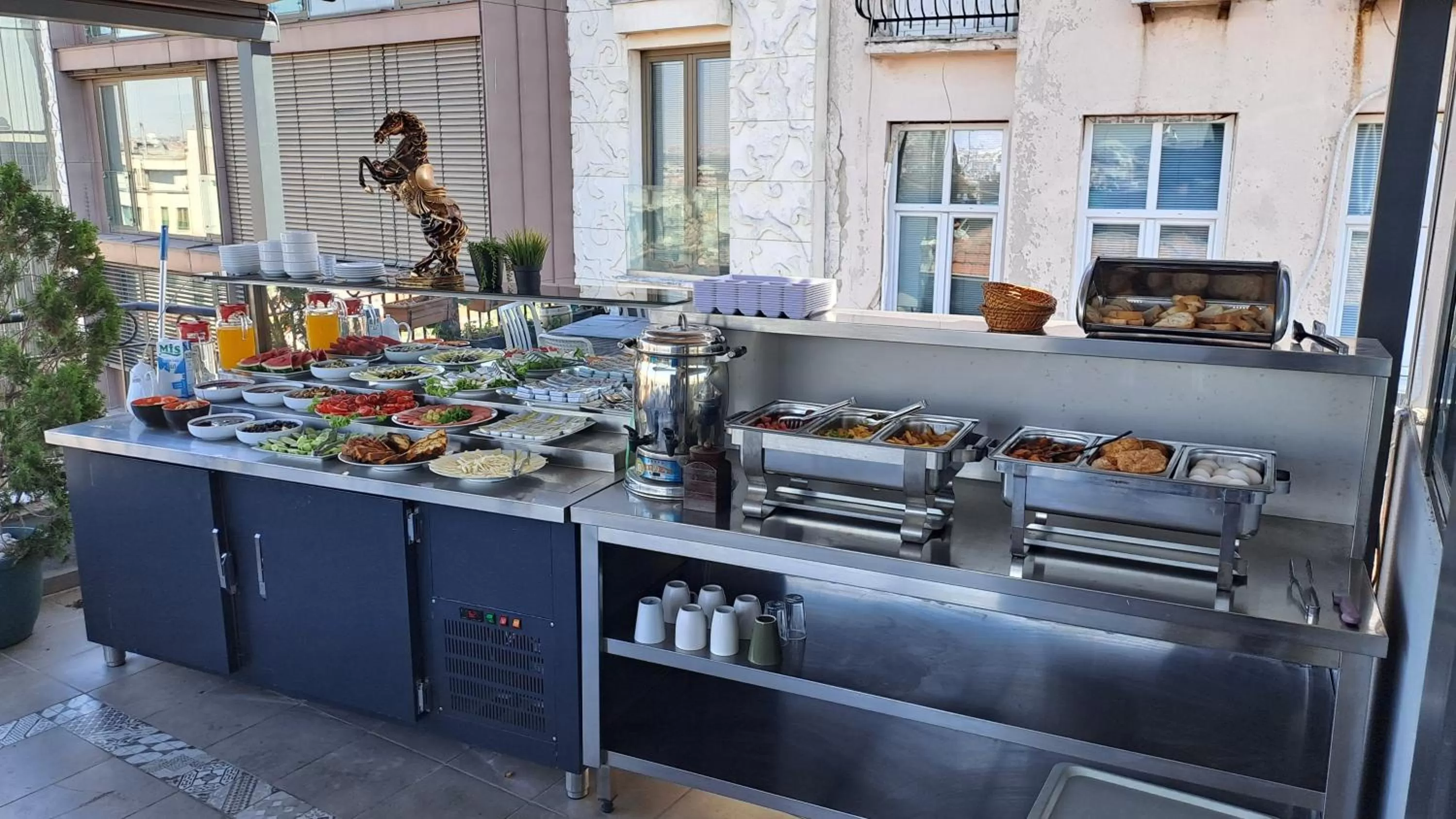 Restaurant/places to eat in Taksim Terrace Hotel