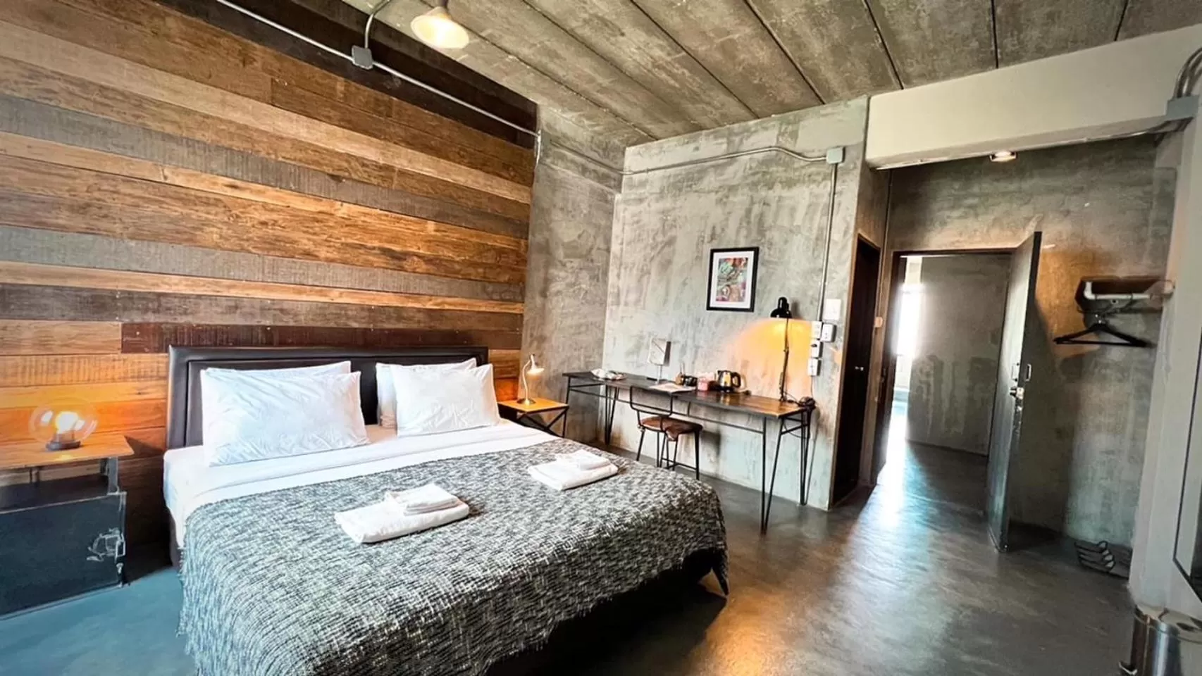 Bedroom, Bed in Samantan Hotel at Nimman