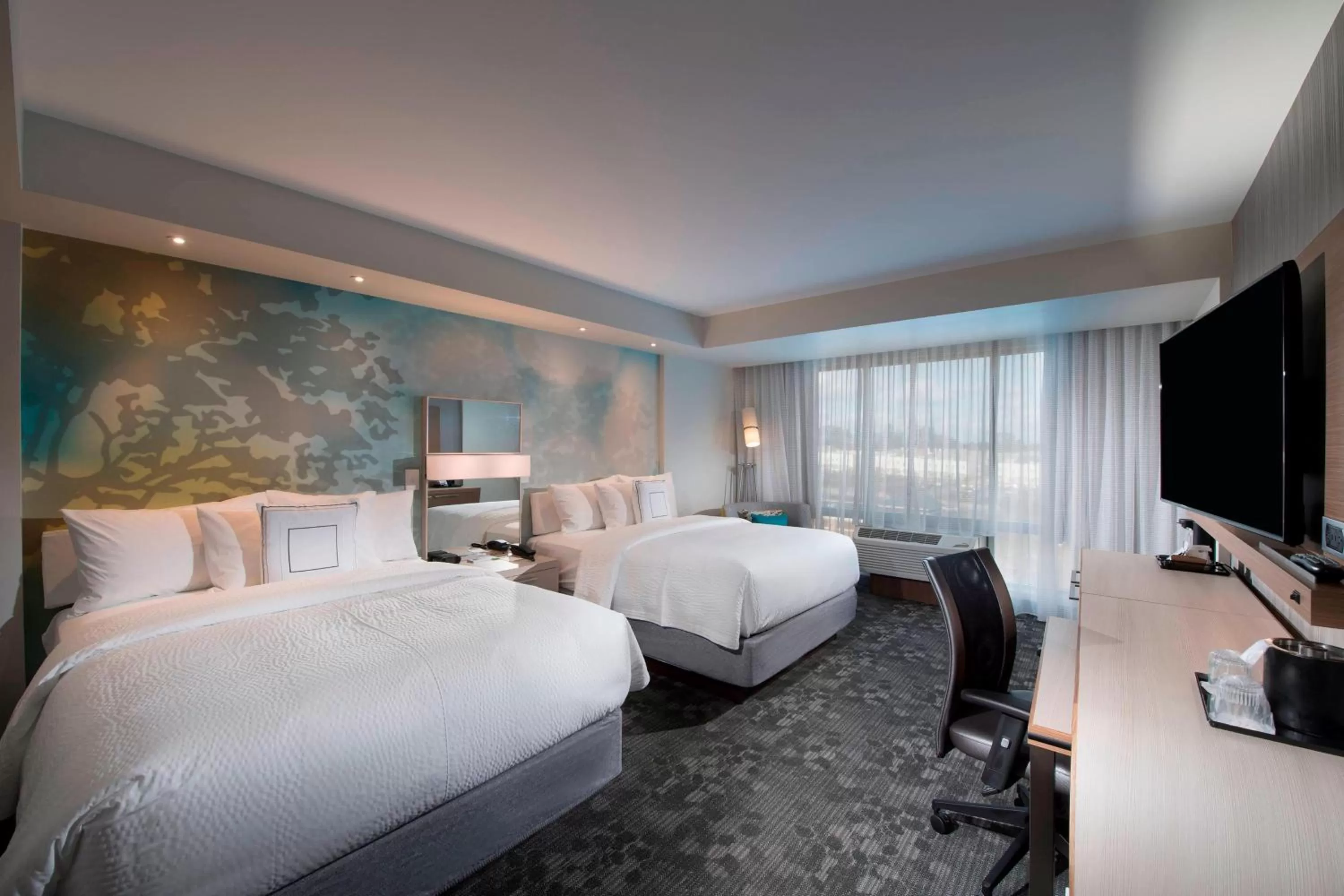 Photo of the whole room, Bed in Courtyard by Marriott Atlanta Alpharetta/Avalon Area