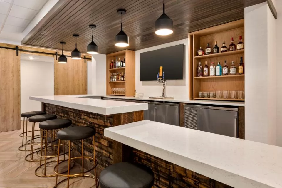 Food and drinks in Staybridge Suites - Lexington S Medical Ctr Area by IHG