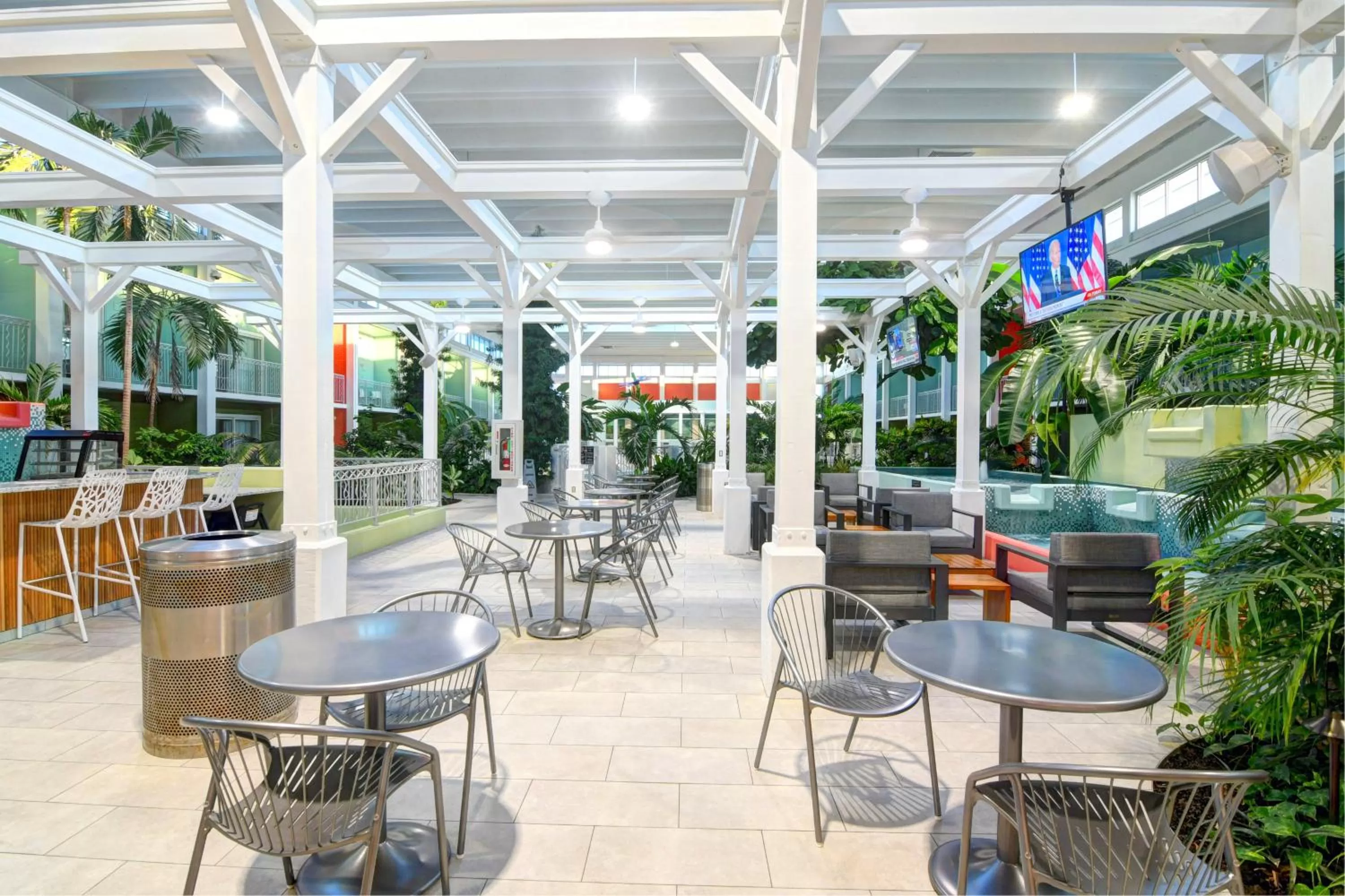 Seating area in Oasis Hotel and Conv Center, an Ascend Collection Hotel