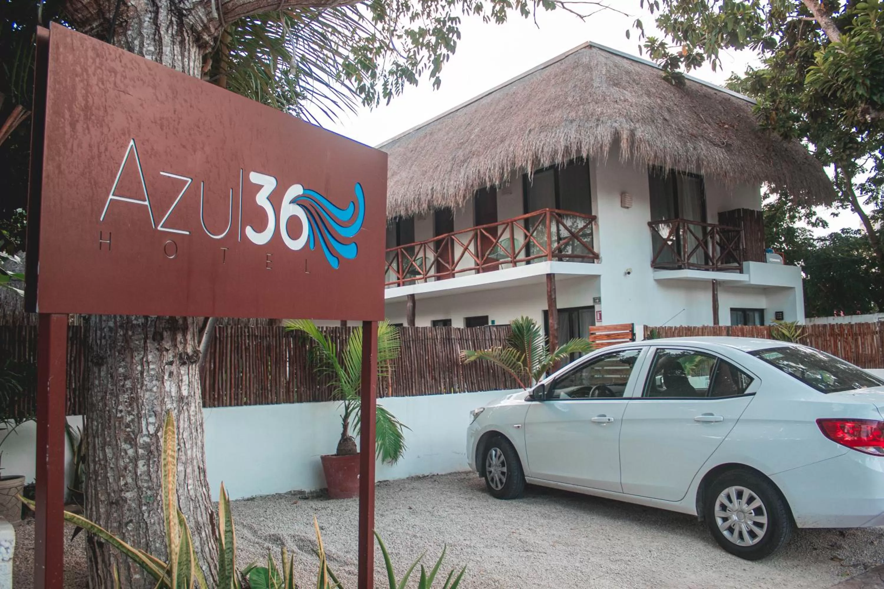 Parking in Azul 36 Hotel