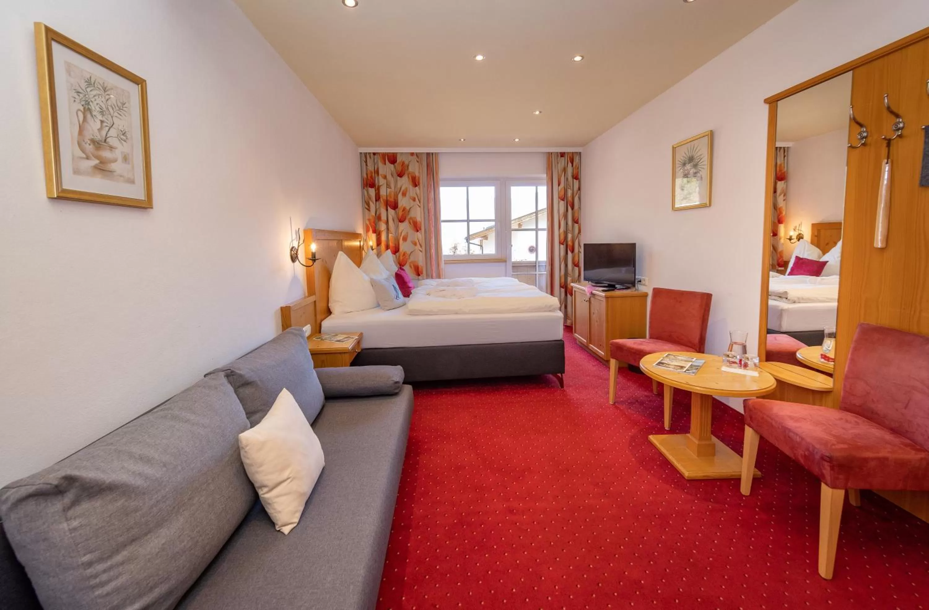 Photo of the whole room, Bed in Hotel Der Schmittenhof