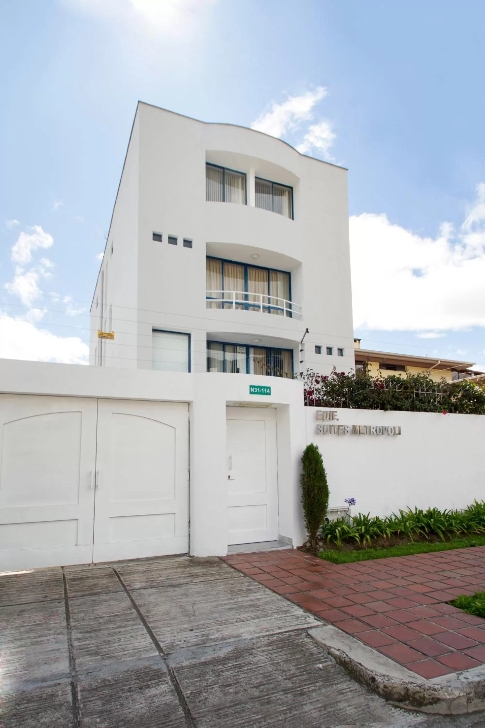 Property building in Suites Metropoli